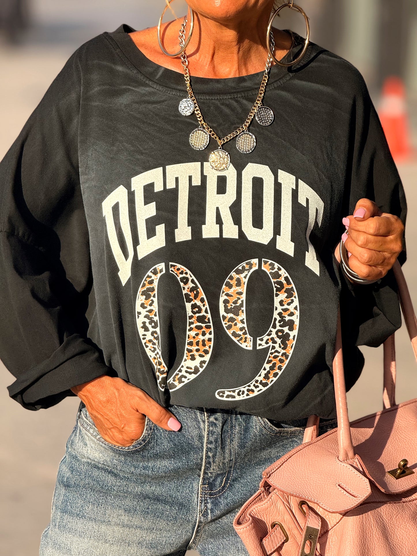 SUDADERA DETROIT ANIMAL PRINT NEGRO