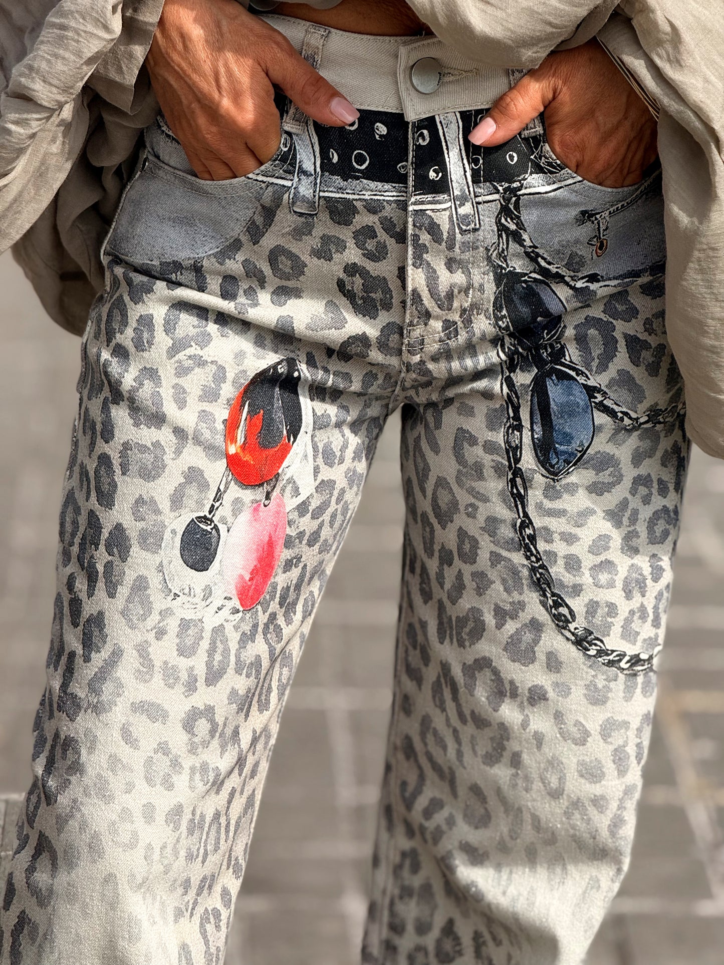 JEANS ESTAMPADO ANIMAL PRINT CRUDO
