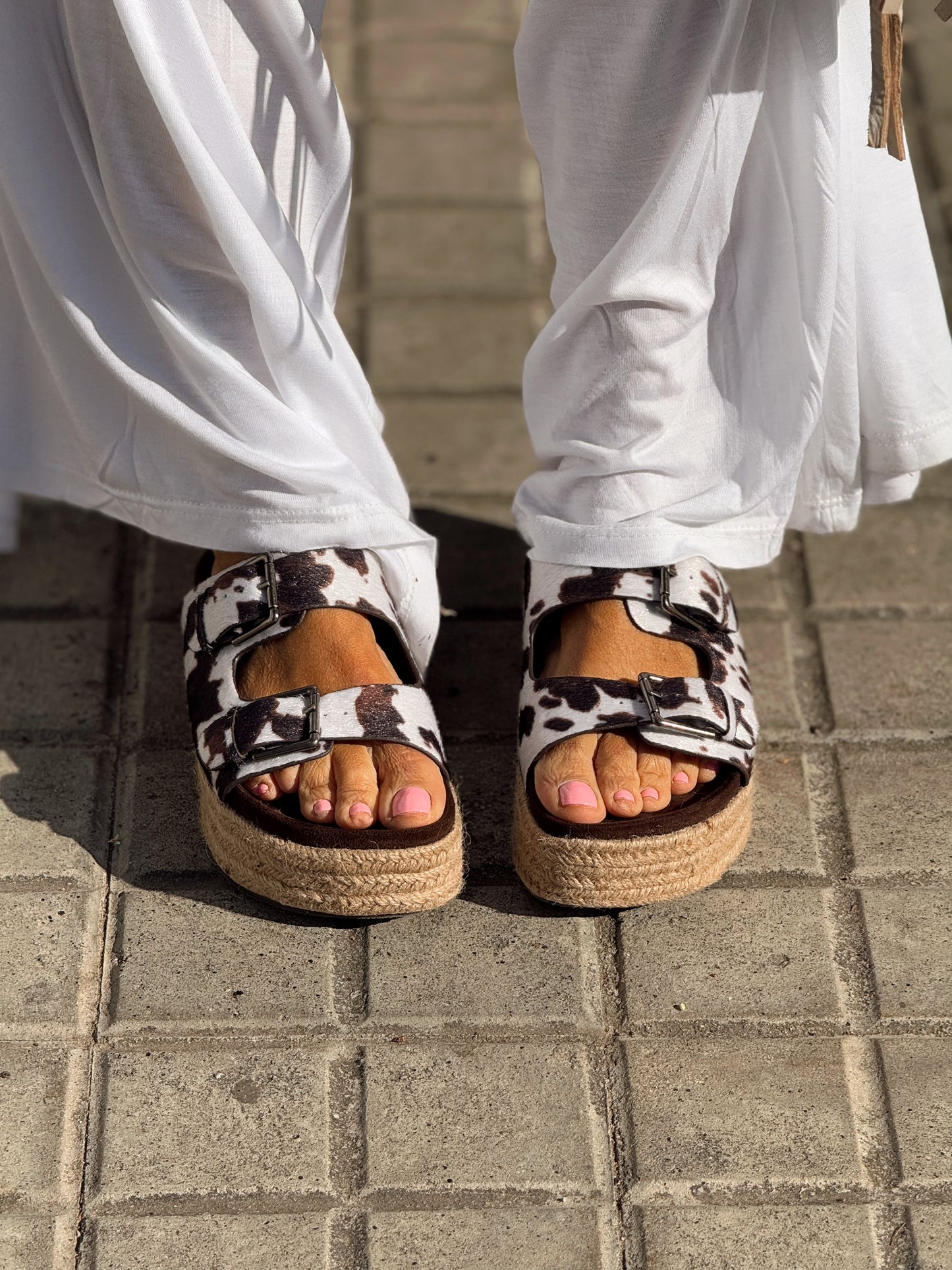 SANDALIAS PLATAFORMA VACA BLANCO-MARRÓN