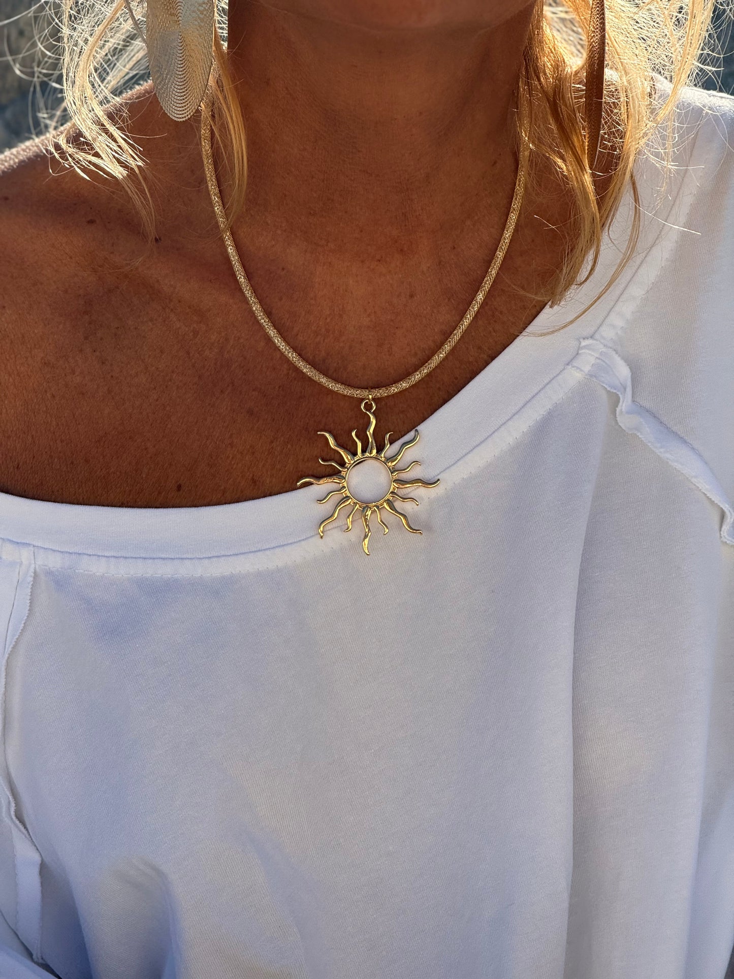 COLLAR BRILLANTE SOL☀️ MULTICOLOR