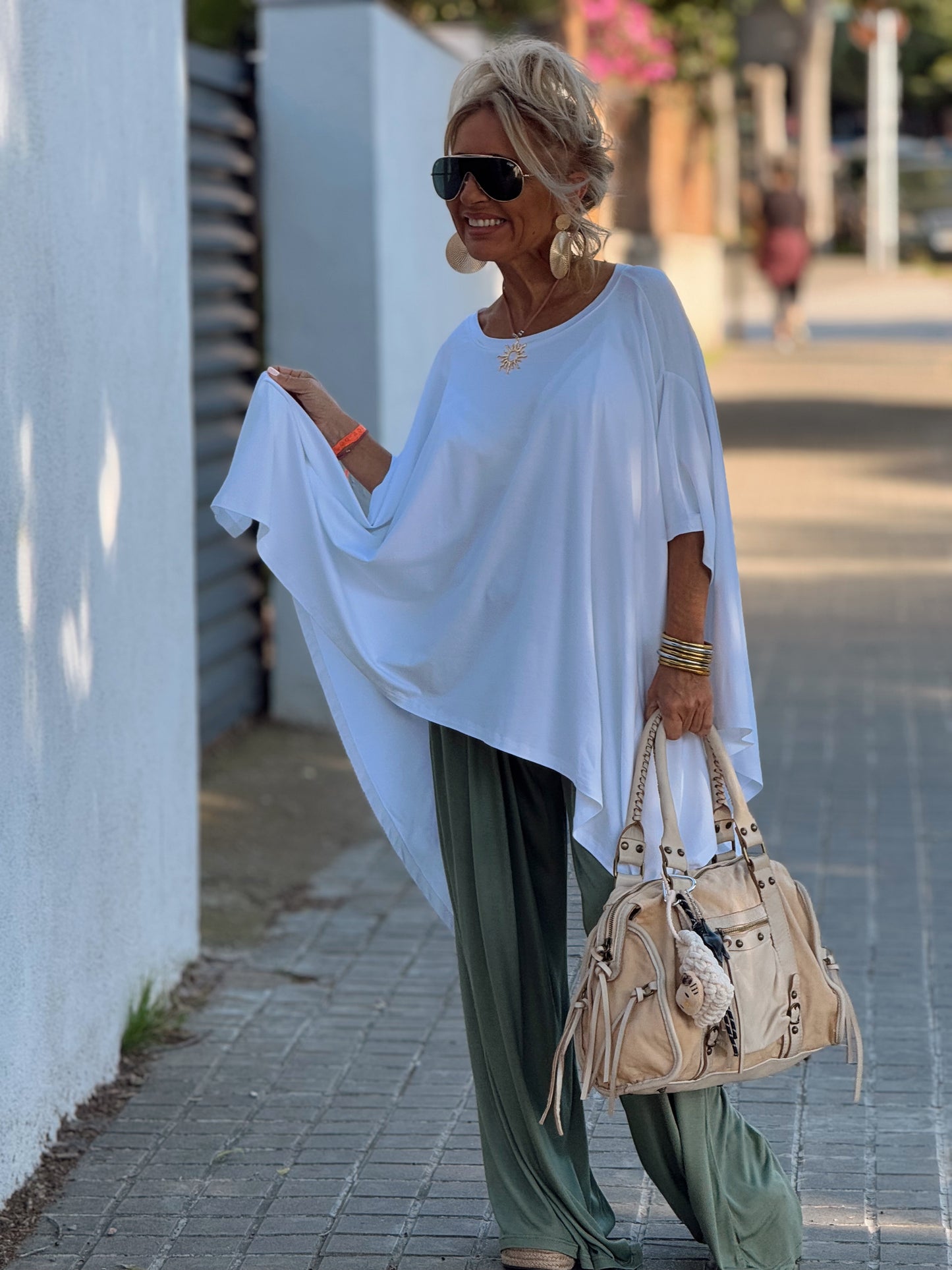 CONJUNTO OVERSIZE PANTALÓN-TÚNICA KAKI-BLANCO