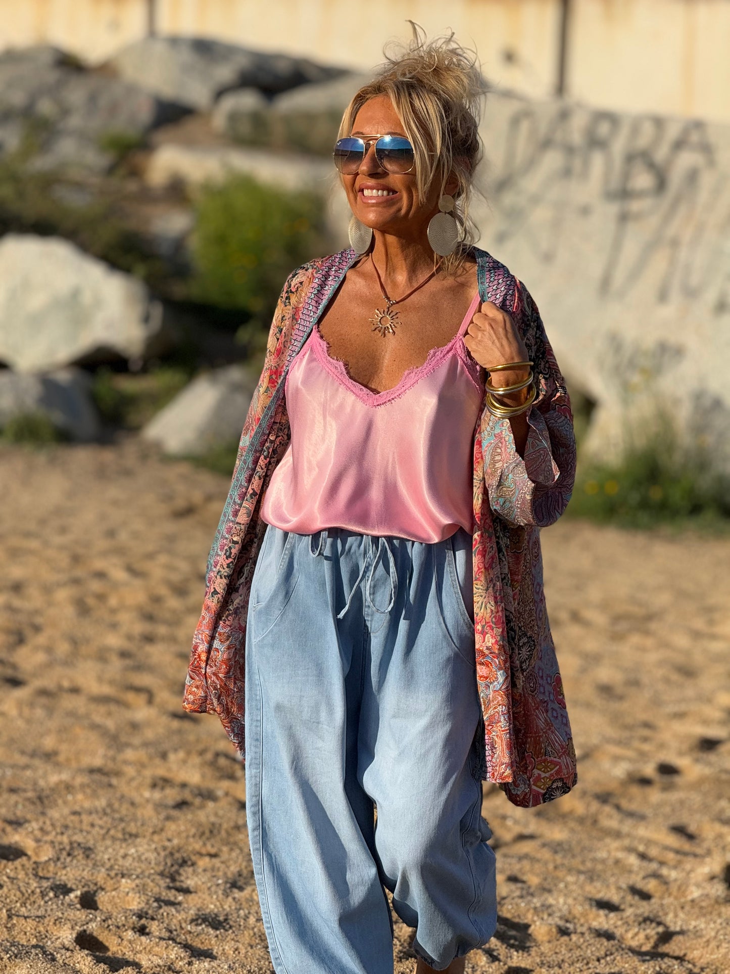 JEANS CORTO CON GOMA TEJANO