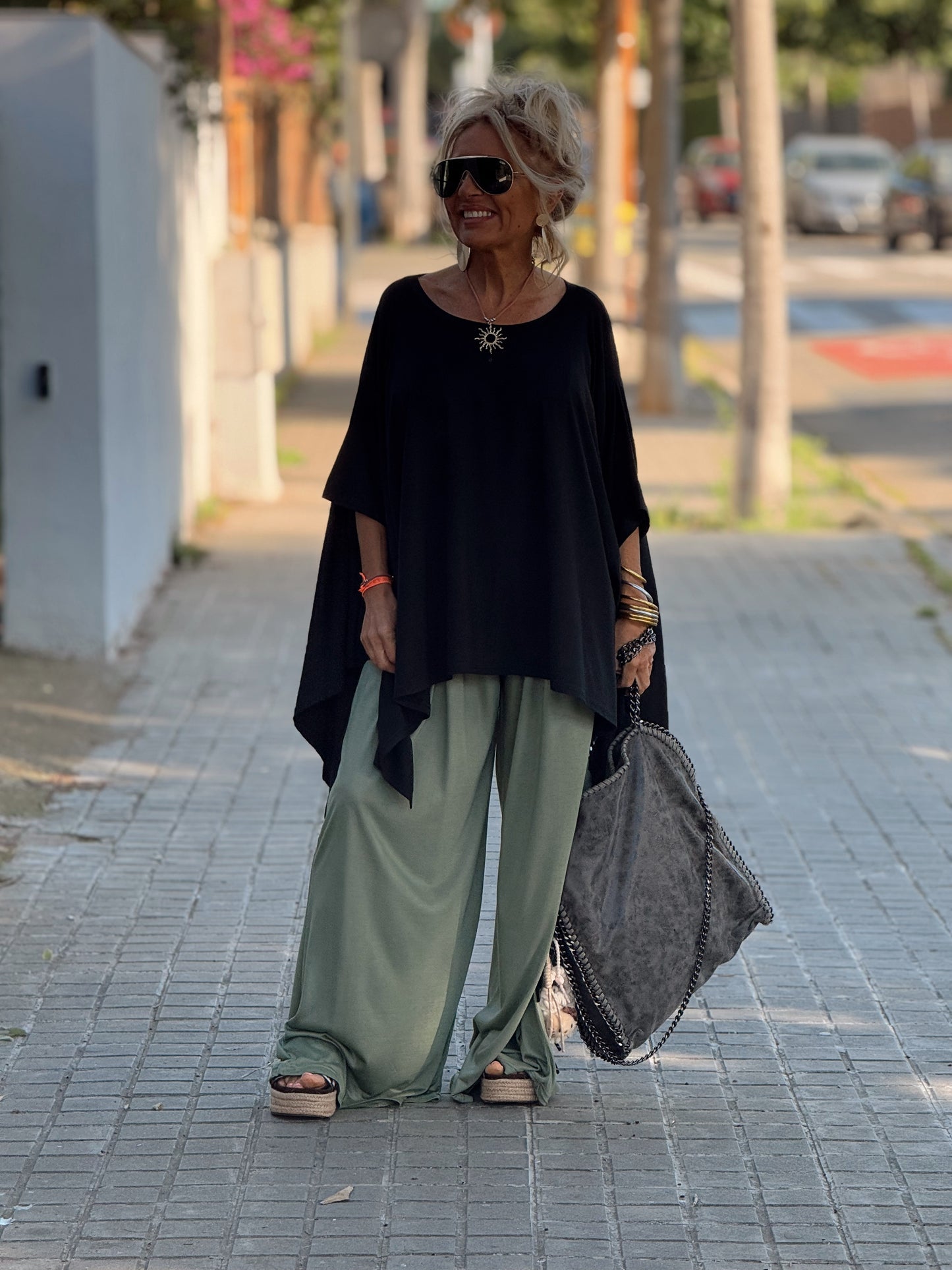 CONJUNTO OVERSIZE PANTALÓN-TÚNICA JADE KAKI-NEGRO