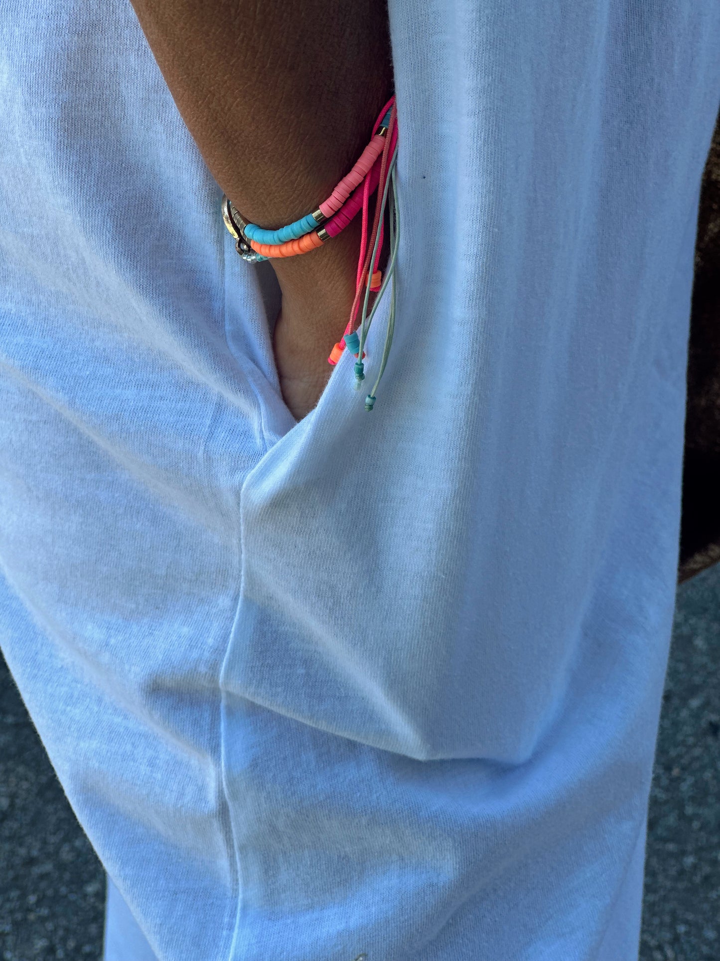 VESTIDO CON FLOR BLANCO