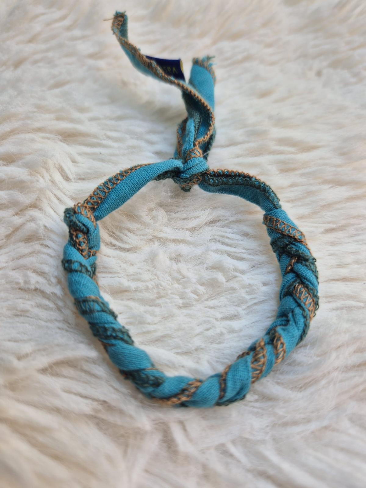 PULSERA ENTRELAZADA