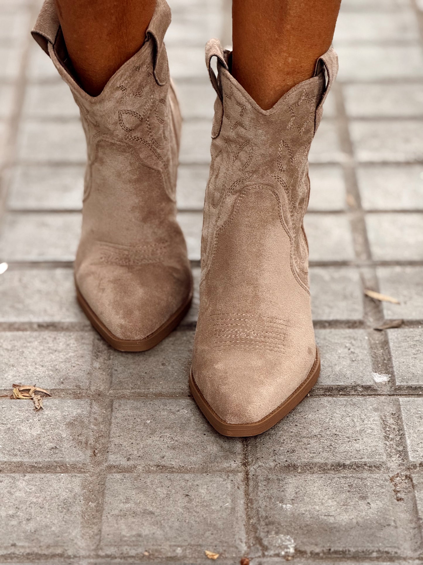 BOTAS CORTA COWBOW BEIGE