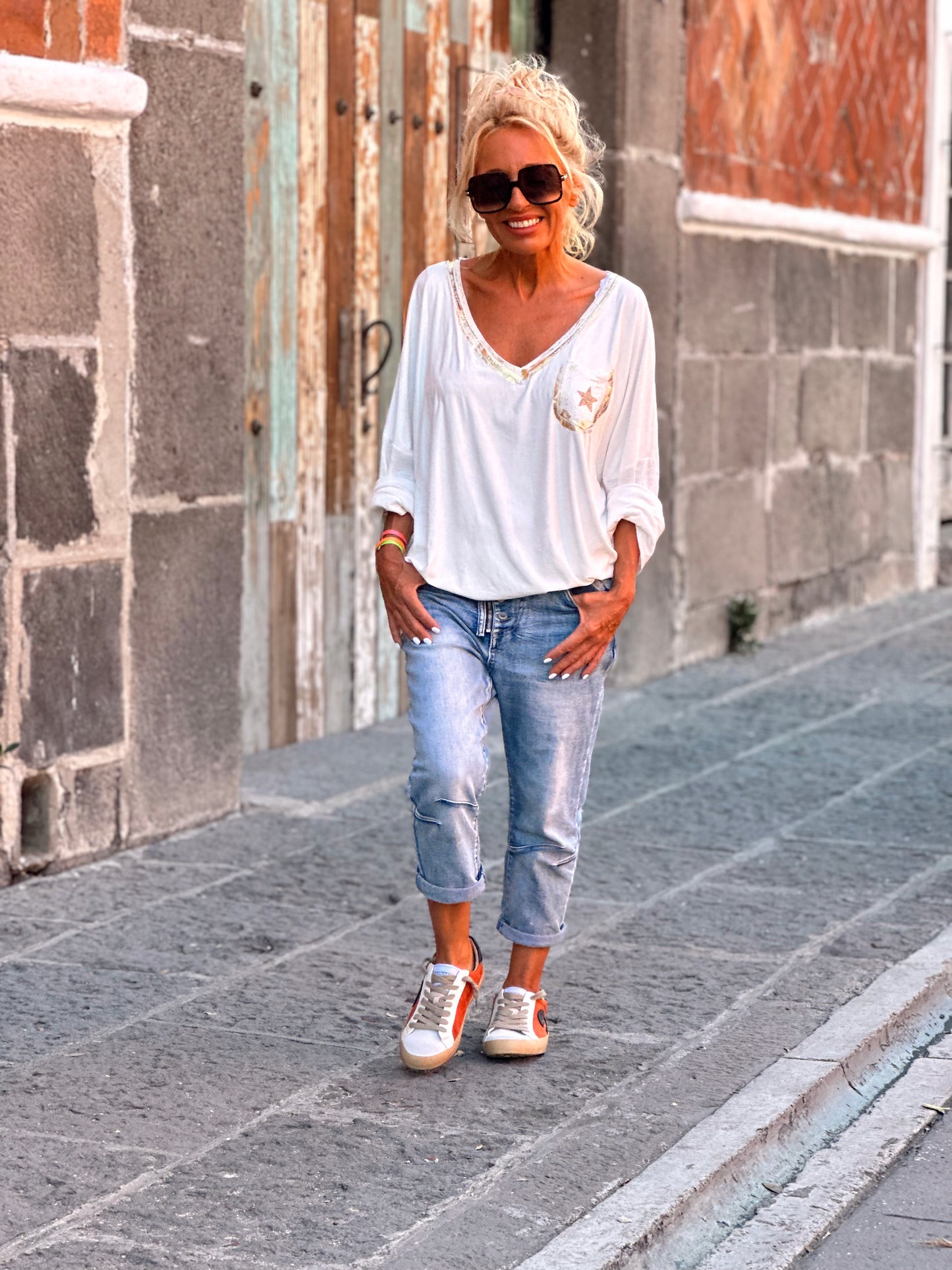 CAMISETA CON BOLSILLO ESTRELLA CRUDO