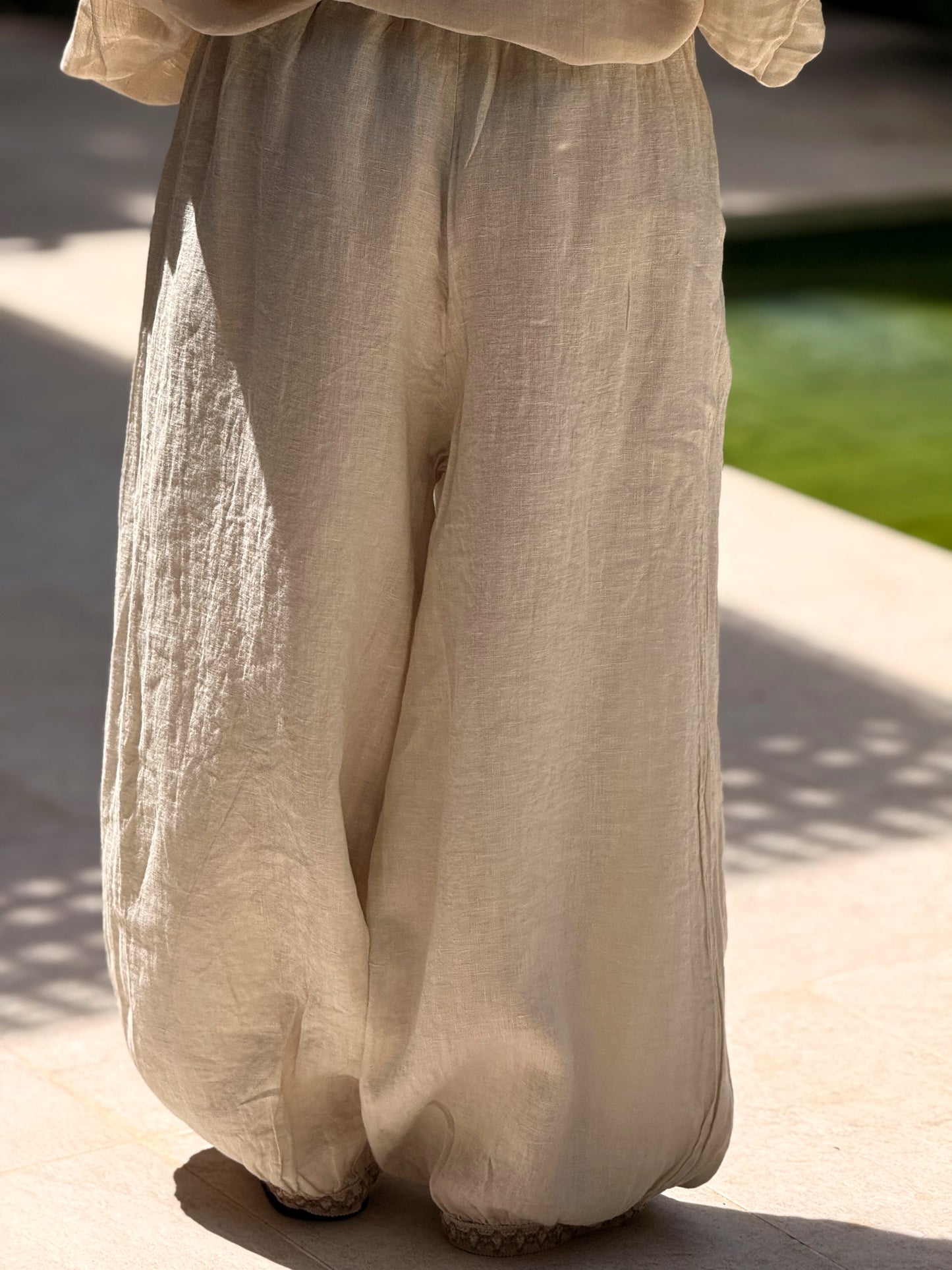 PANTALON OVERSIZE CON ENCAJE MULTICOLOR