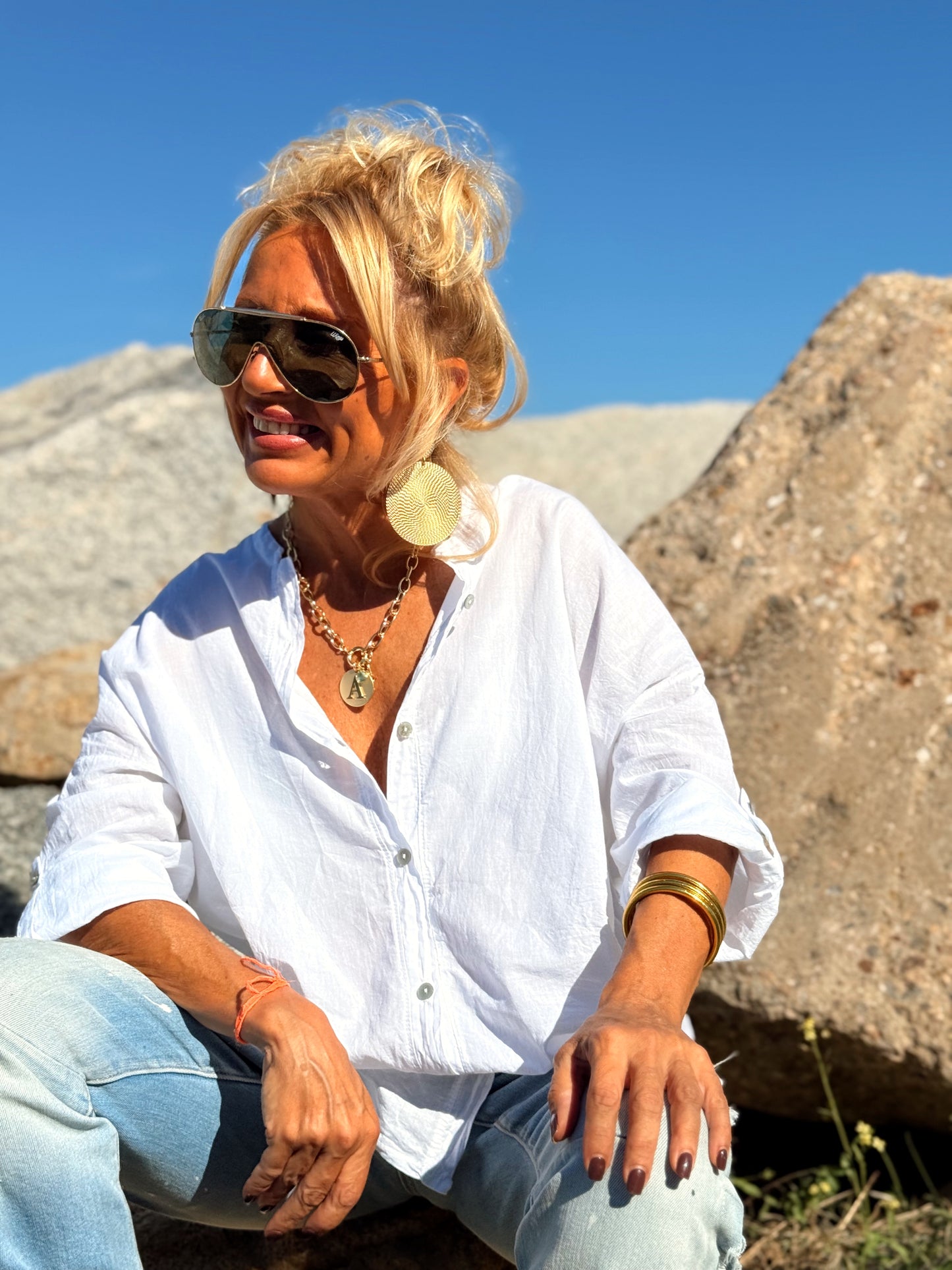 COLLAR CADENA CON LETRA Y BRILLANTE DORADO