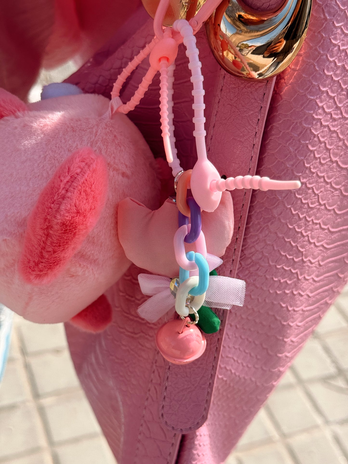 SET BAG CHARMS PERRO ROSA