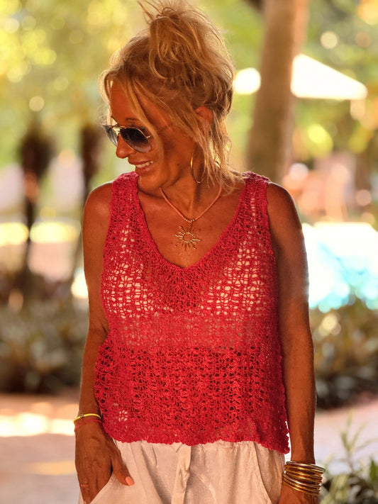 TOP AGUJEROS LUISA FUCSIA