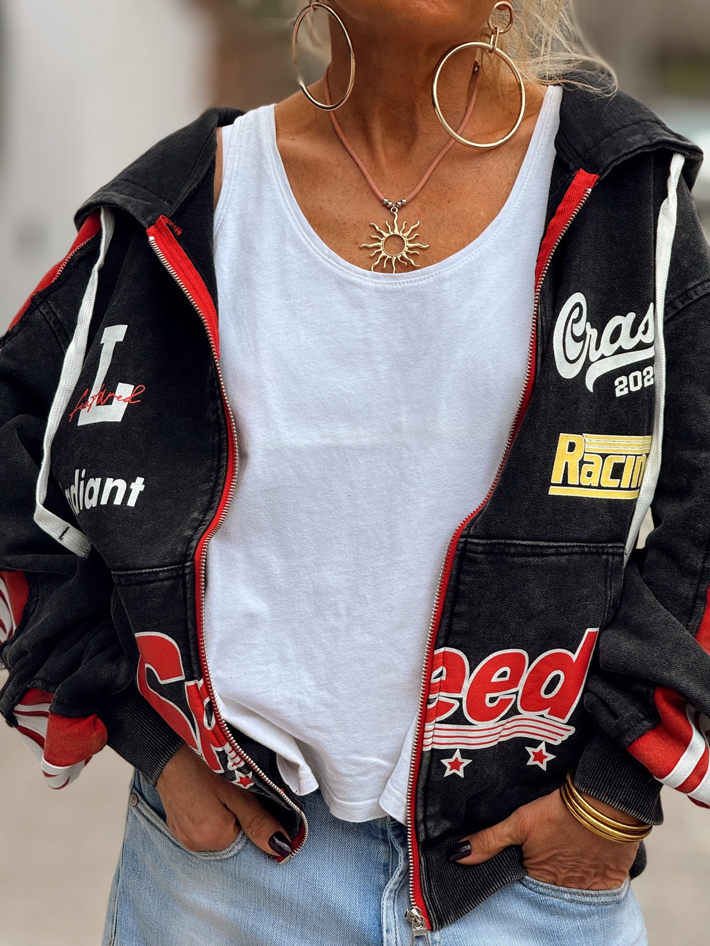 CHAQUETA CON CAPUCHA 78’ GRIS