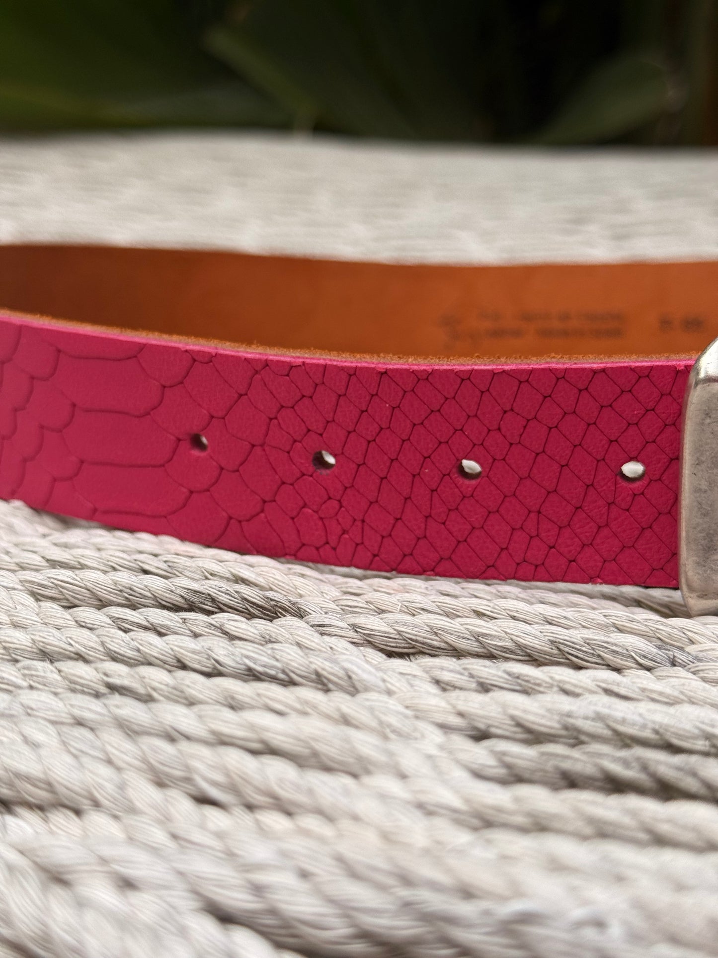 CINTURÓN CROCRO FUCSIA