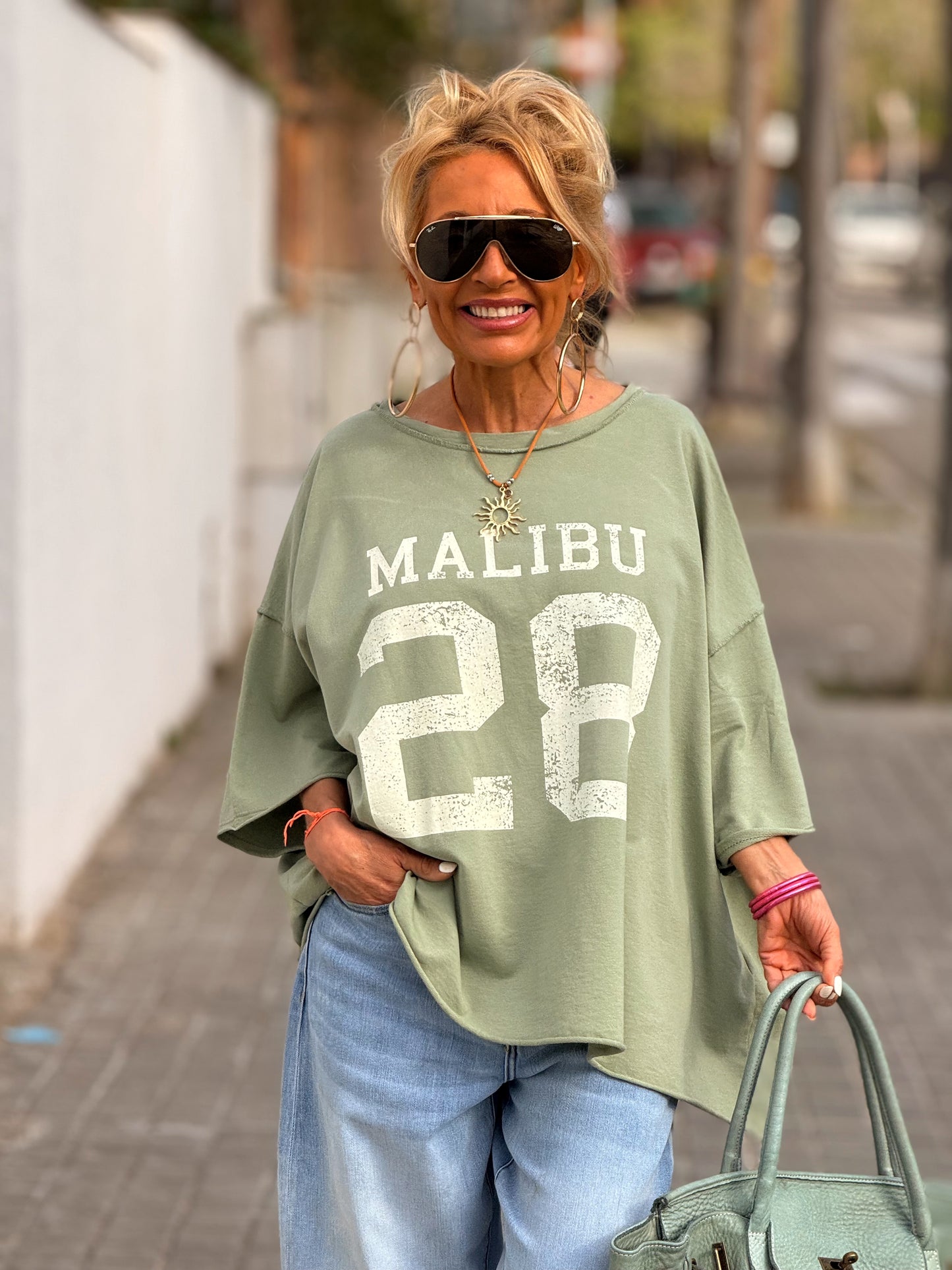 CAMISETA SUPER OVERSIZE DESGASTADA MALIBU MULTICOLOR