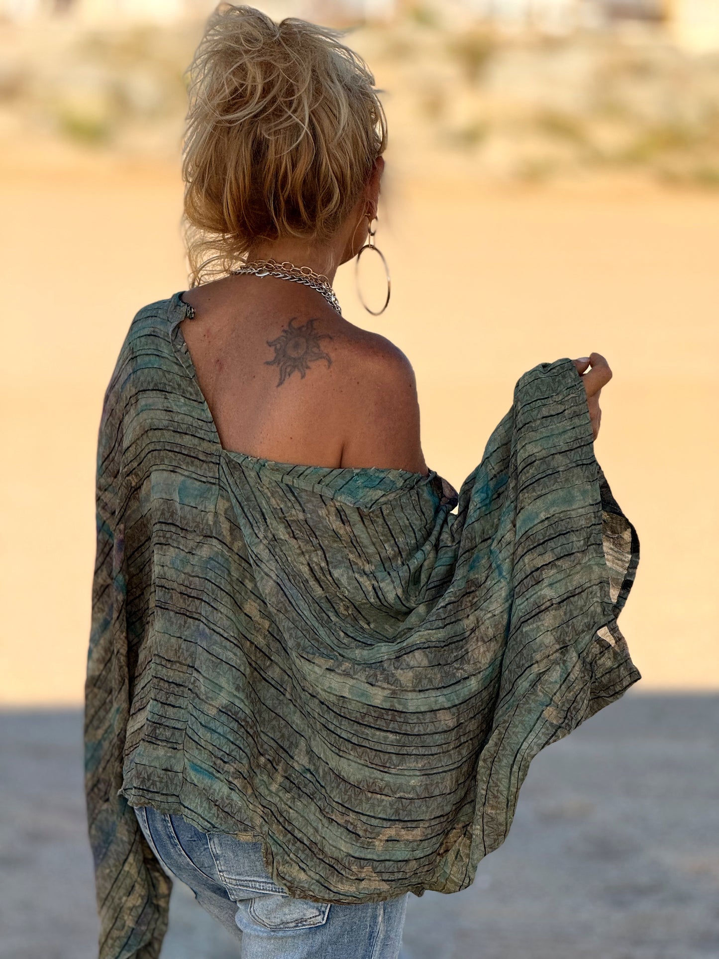 BLUSA-CAPA ESTAMPADO CREPE DE SEDA INDY MULTICOLOR