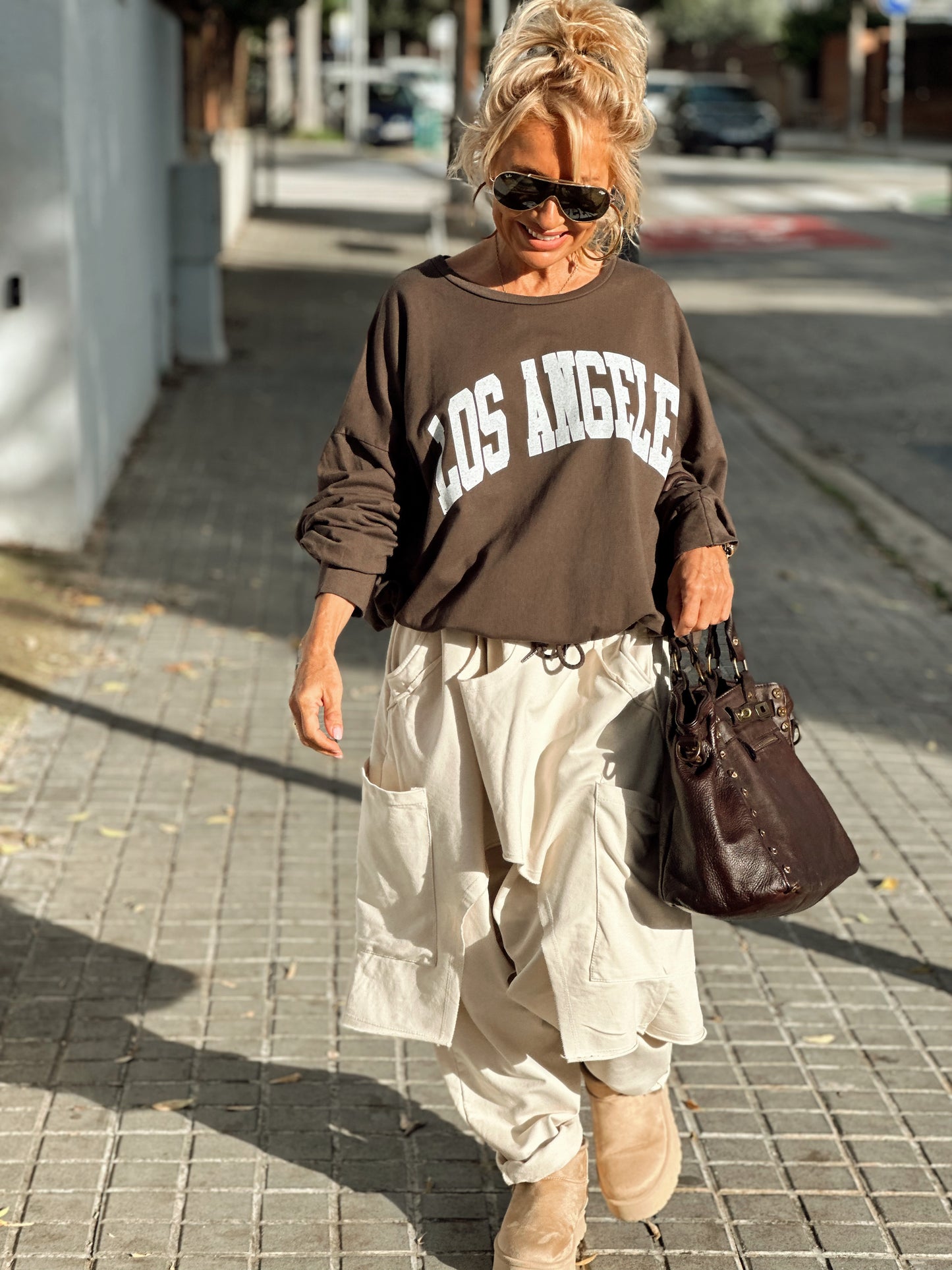 SUDADERA OVERSIZE CON CORDÓN LOS ANGELES MARRÓN