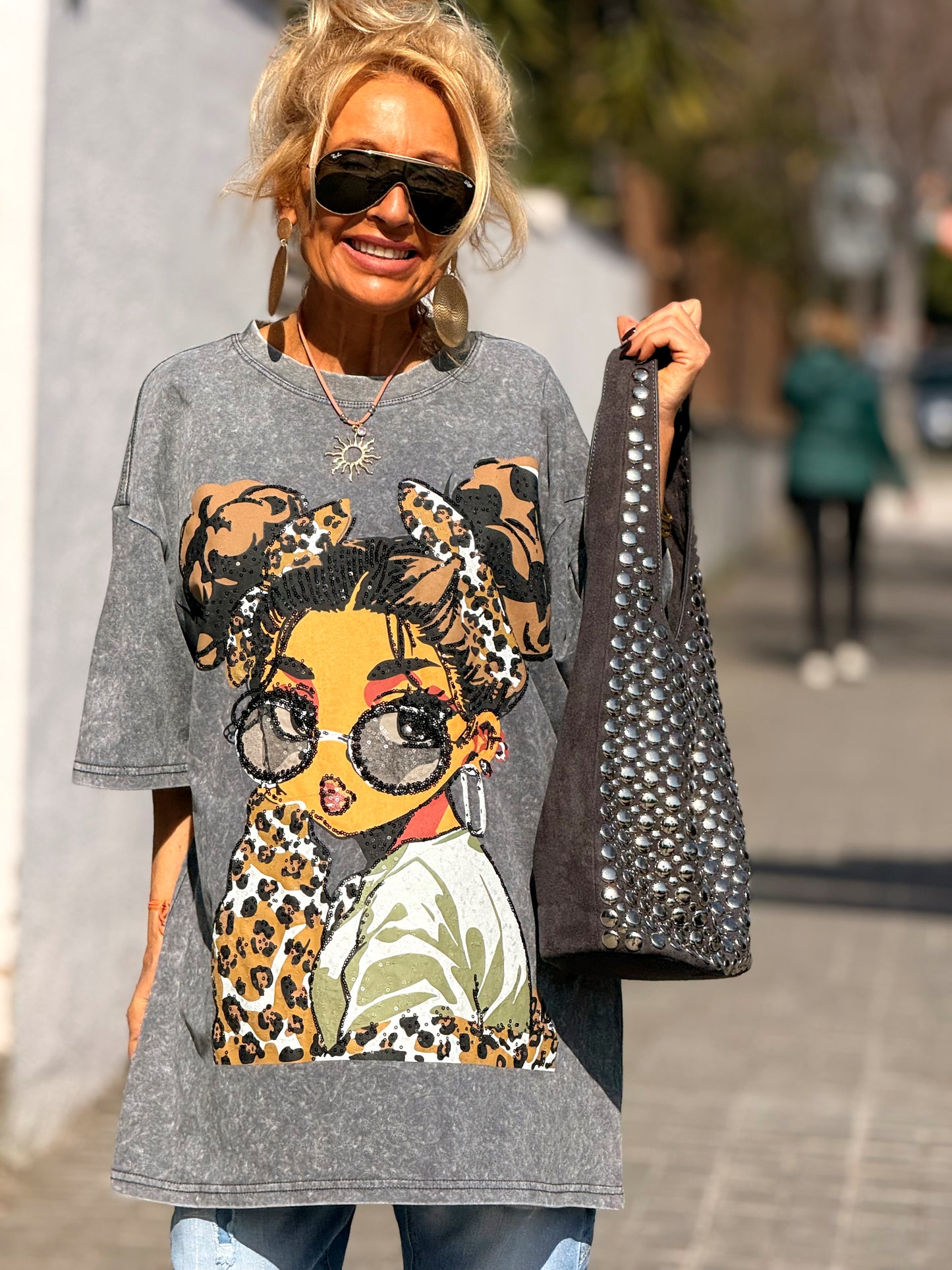 CAMISETA CON MUÑECA MULTICOLOR