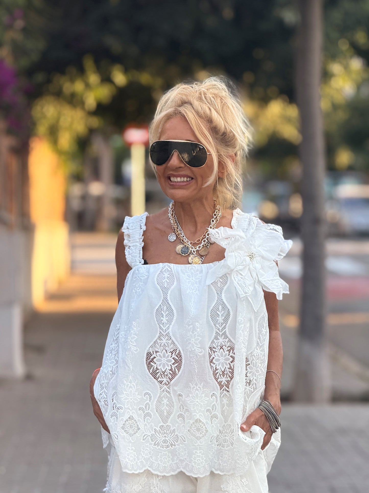 TOP LENCERO CON FLOR CHLOÉ BLANCO