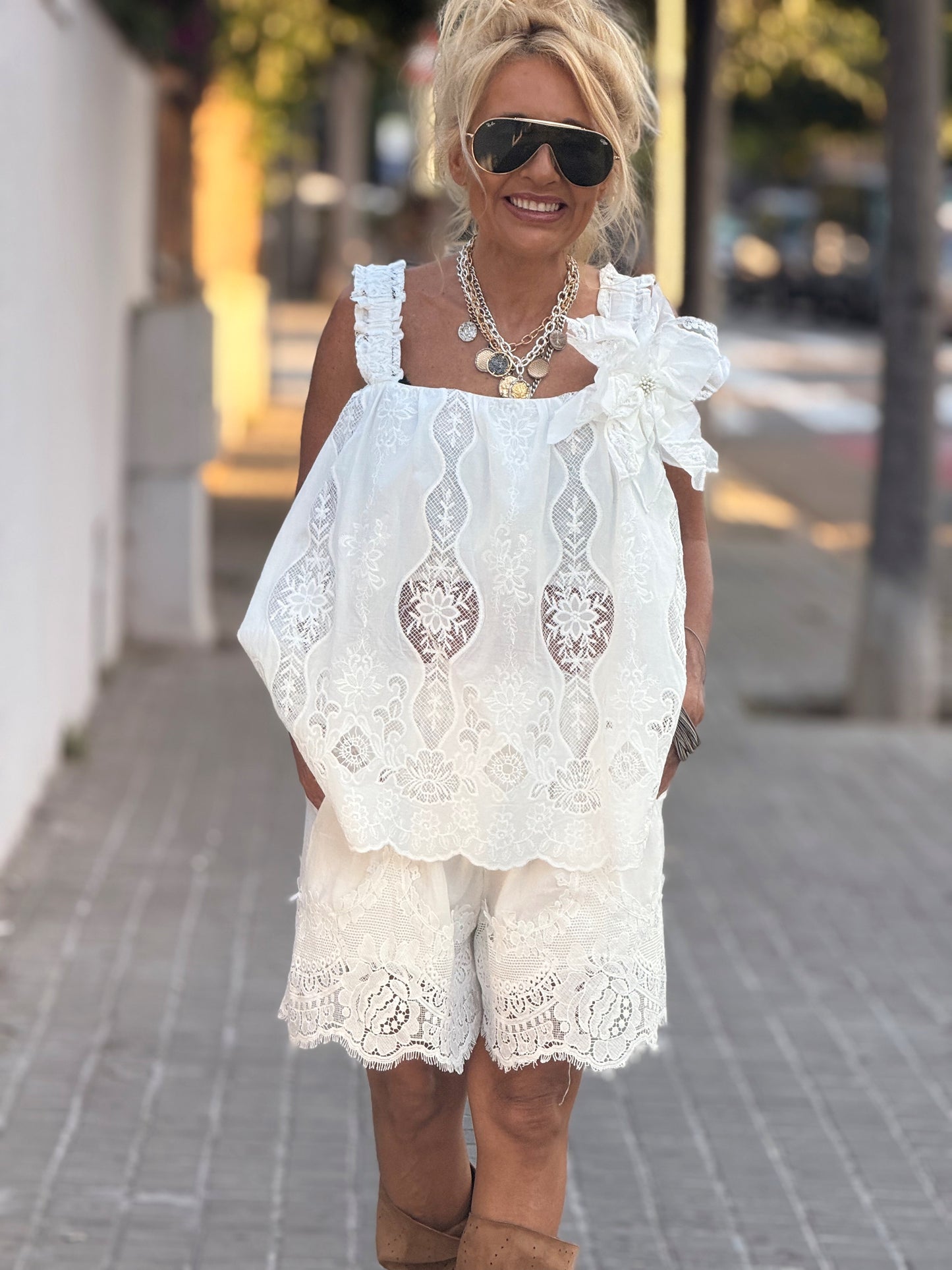 TOP LENCERO CON FLOR CHLOÉ BLANCO