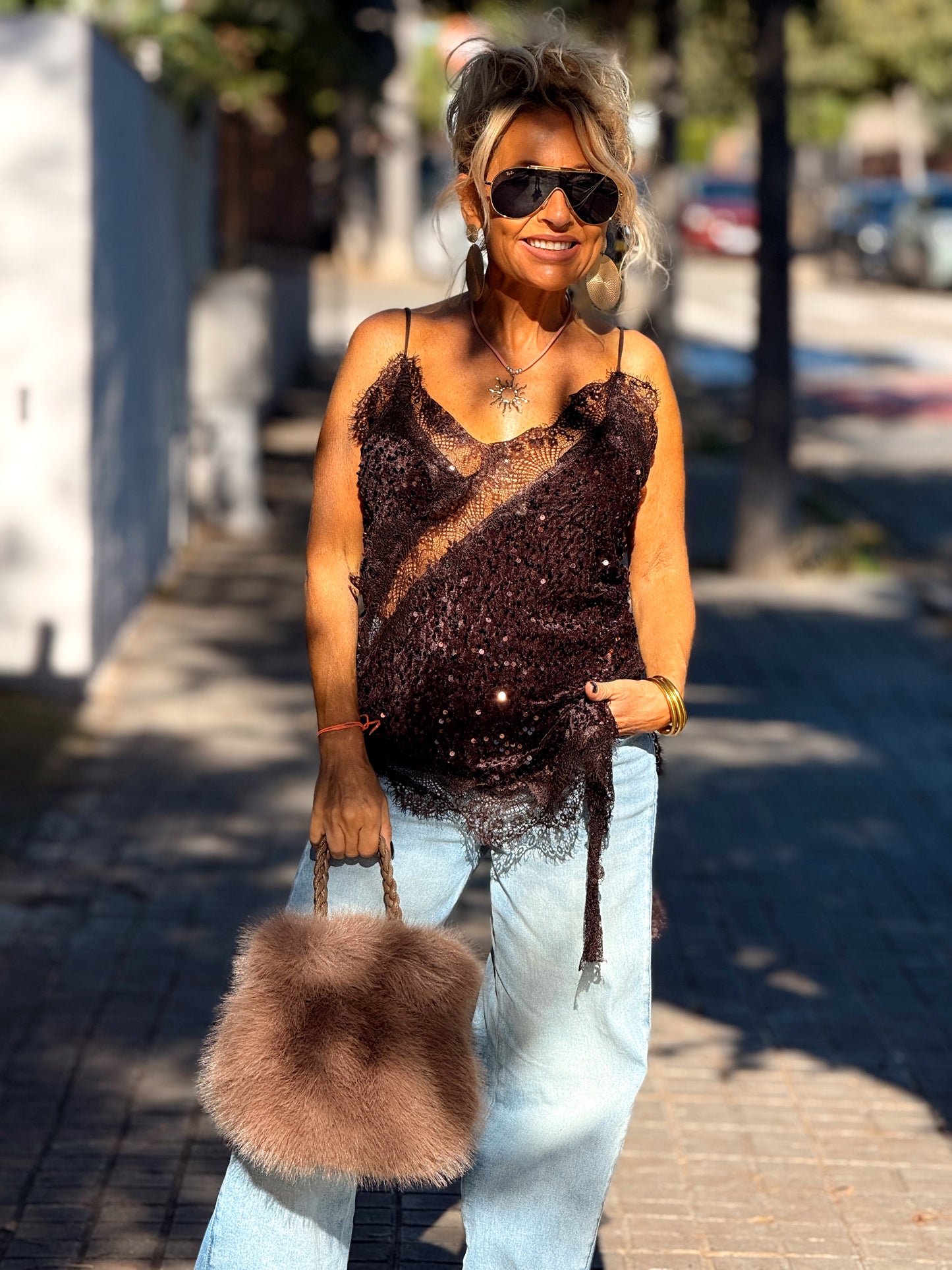 TOP LENTEJUELAS ASIMÉTRICA MARRÓN