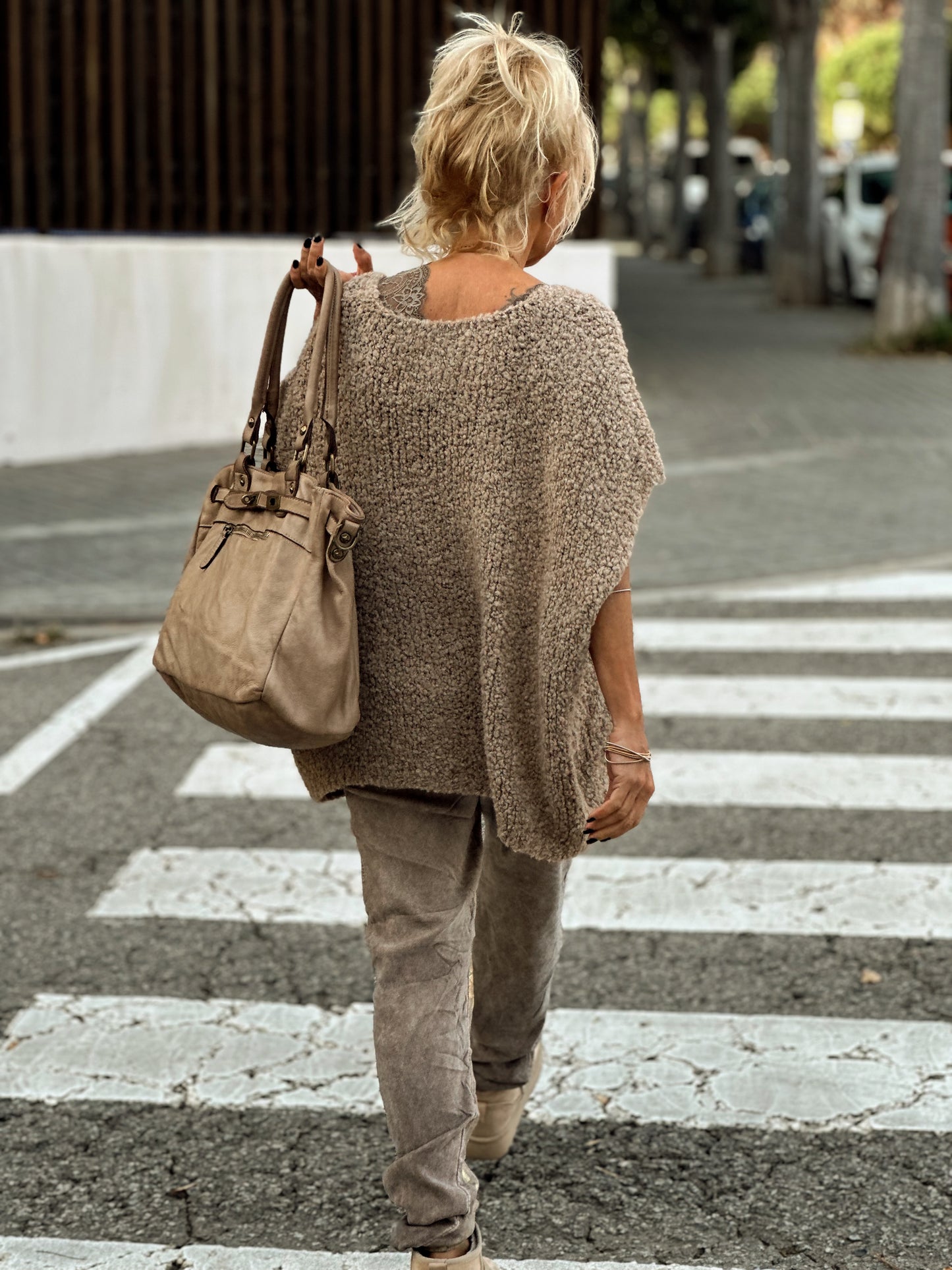 CHALECO DE PUNTO OVERSIZE CAMEL