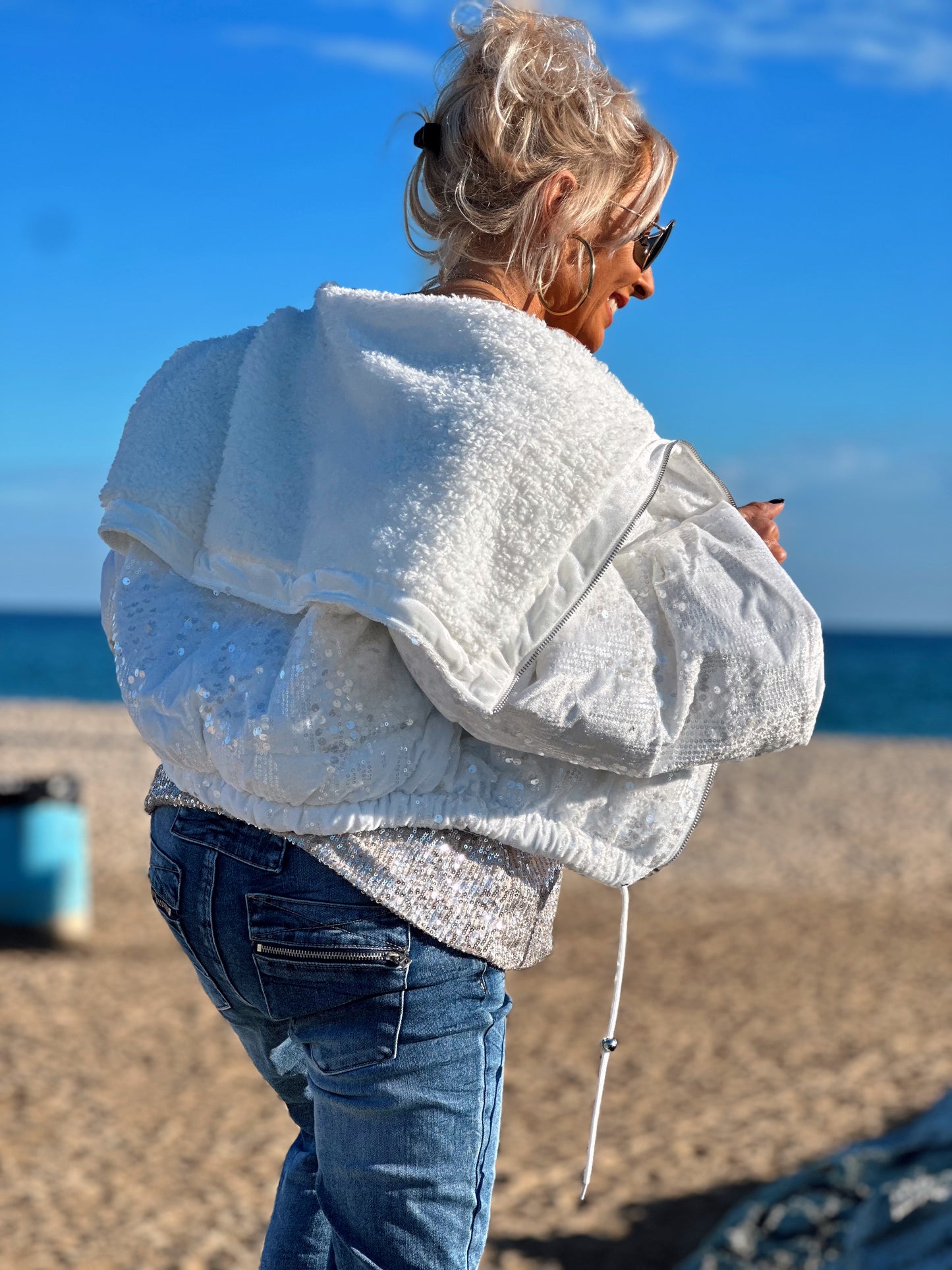 CHAQUETA CORTA LENTEJUELAS BLANCO