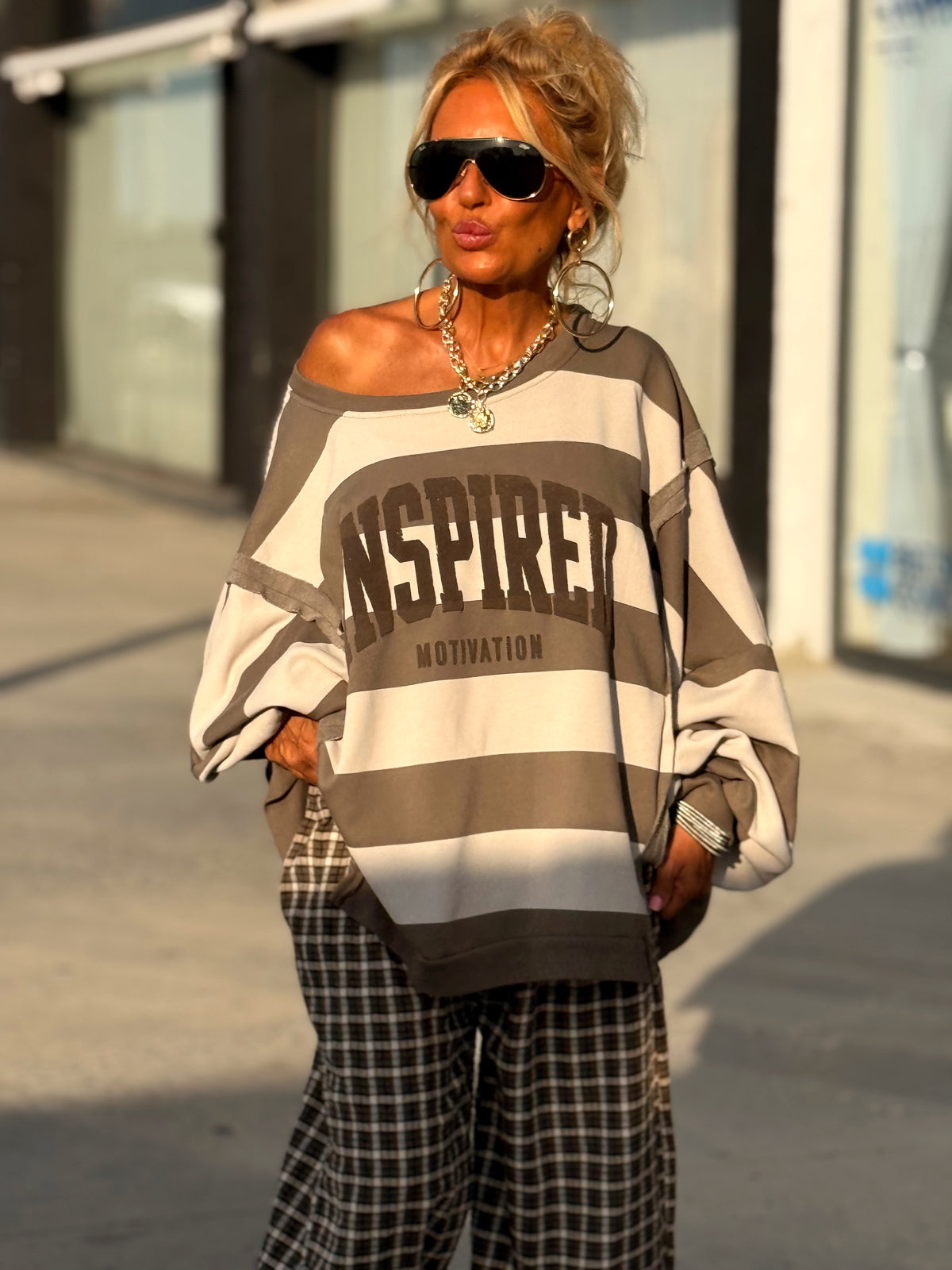 SUDADERA SUPER OVERSIZE INSPIRED RAYAS MULTICOLOR