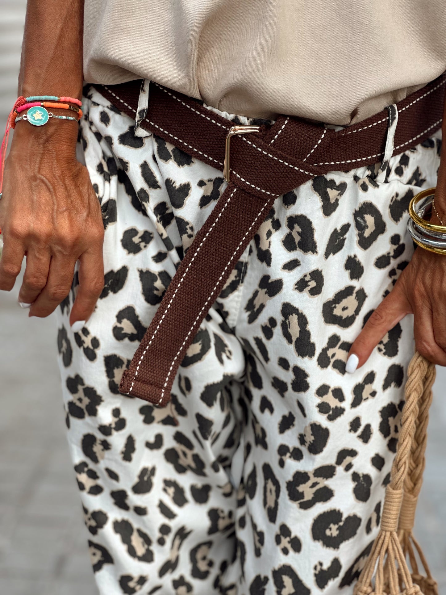 PANTALON CON CINTURÓN ANIMAL PRINT CRUDO