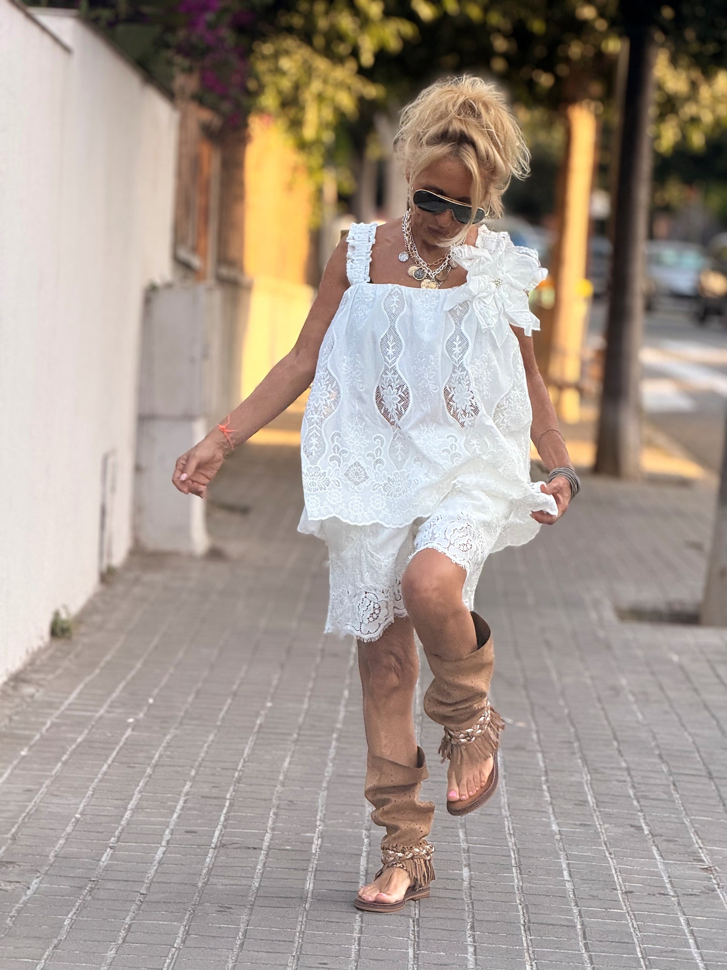 TOP LENCERO CON FLOR CHLOÉ BLANCO