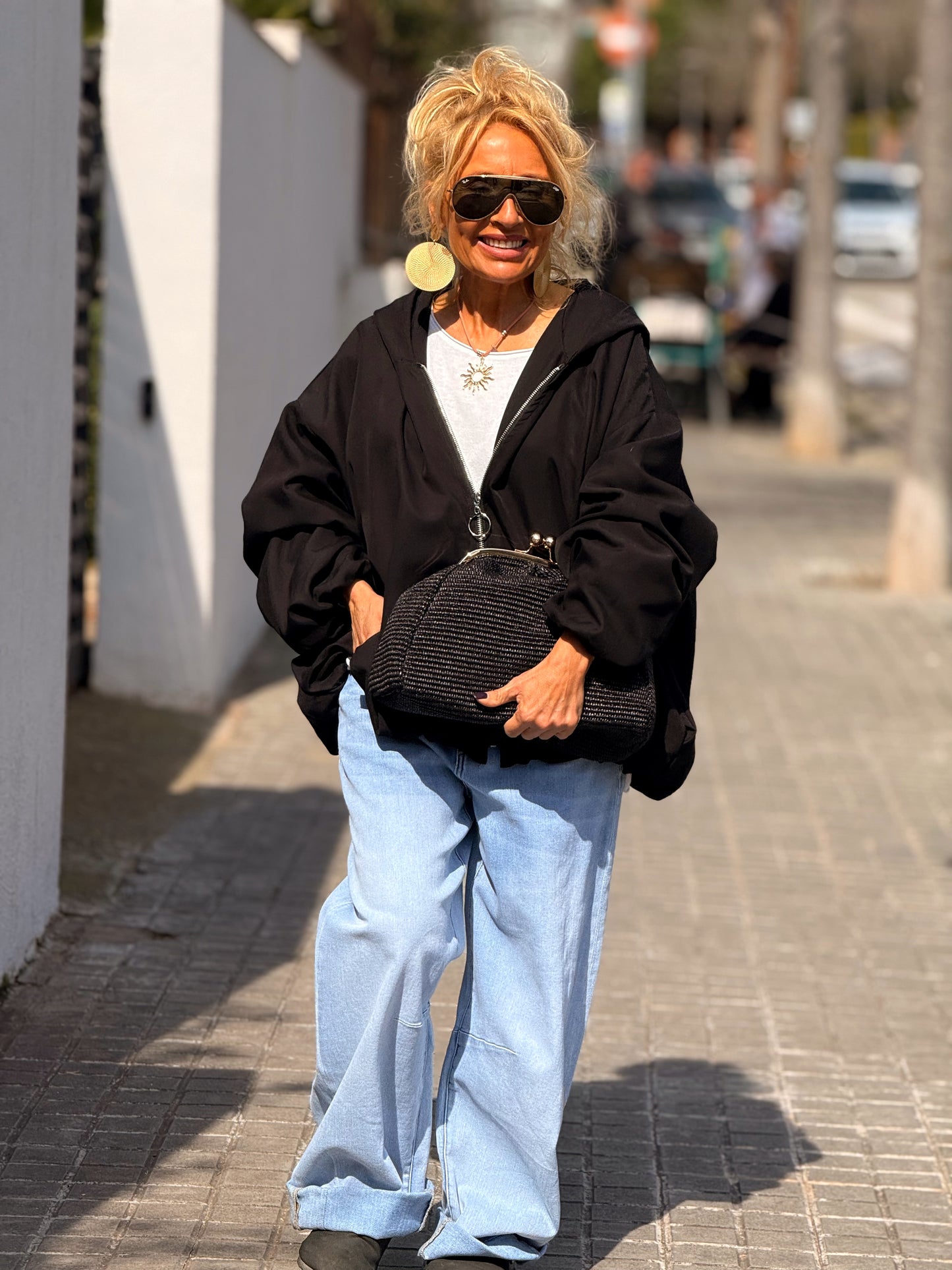 TRENCH OVERSIZE CON CAPUCHA MULTICOLOR