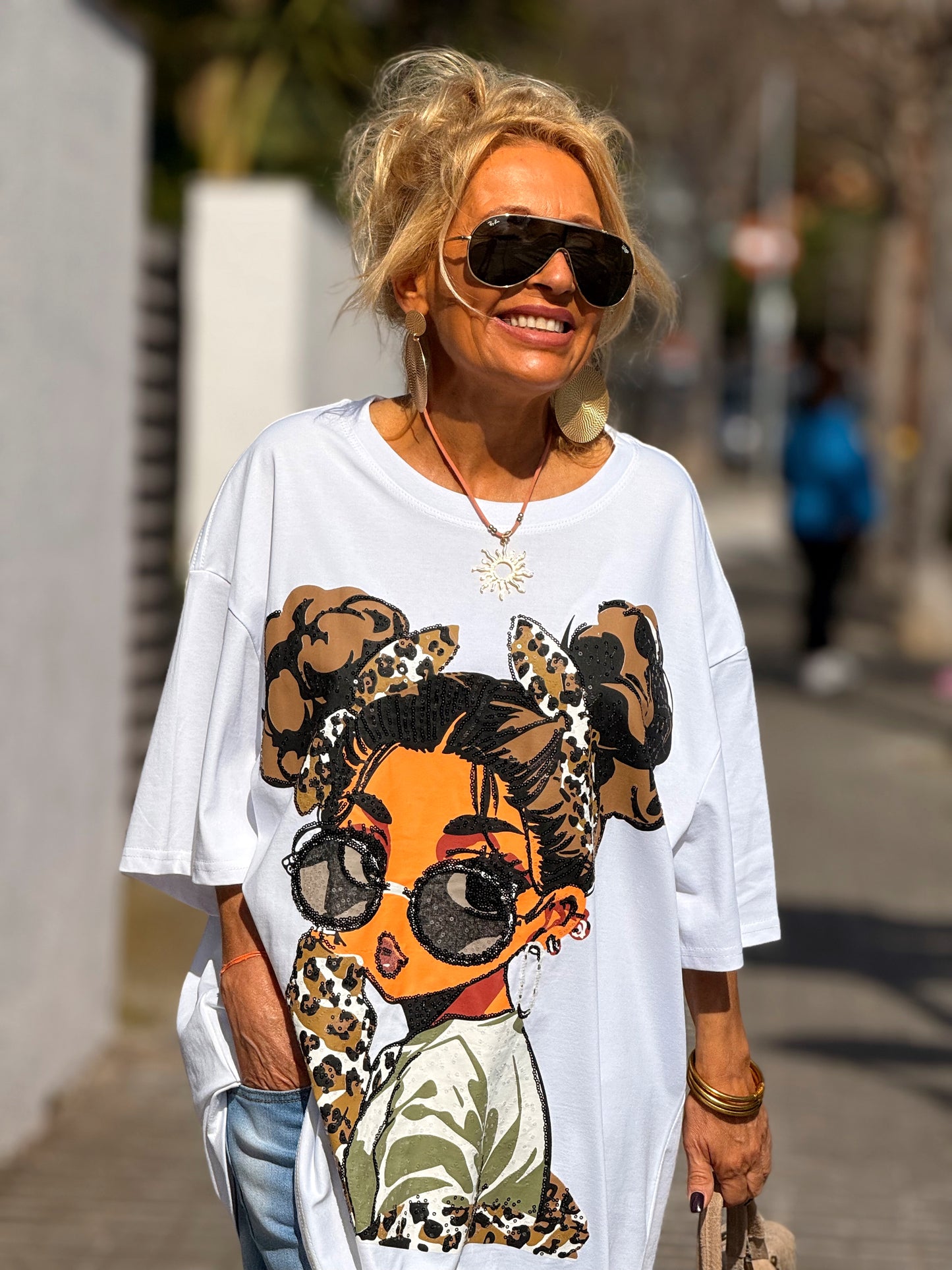 CAMISETA CON MUÑECA MULTICOLOR