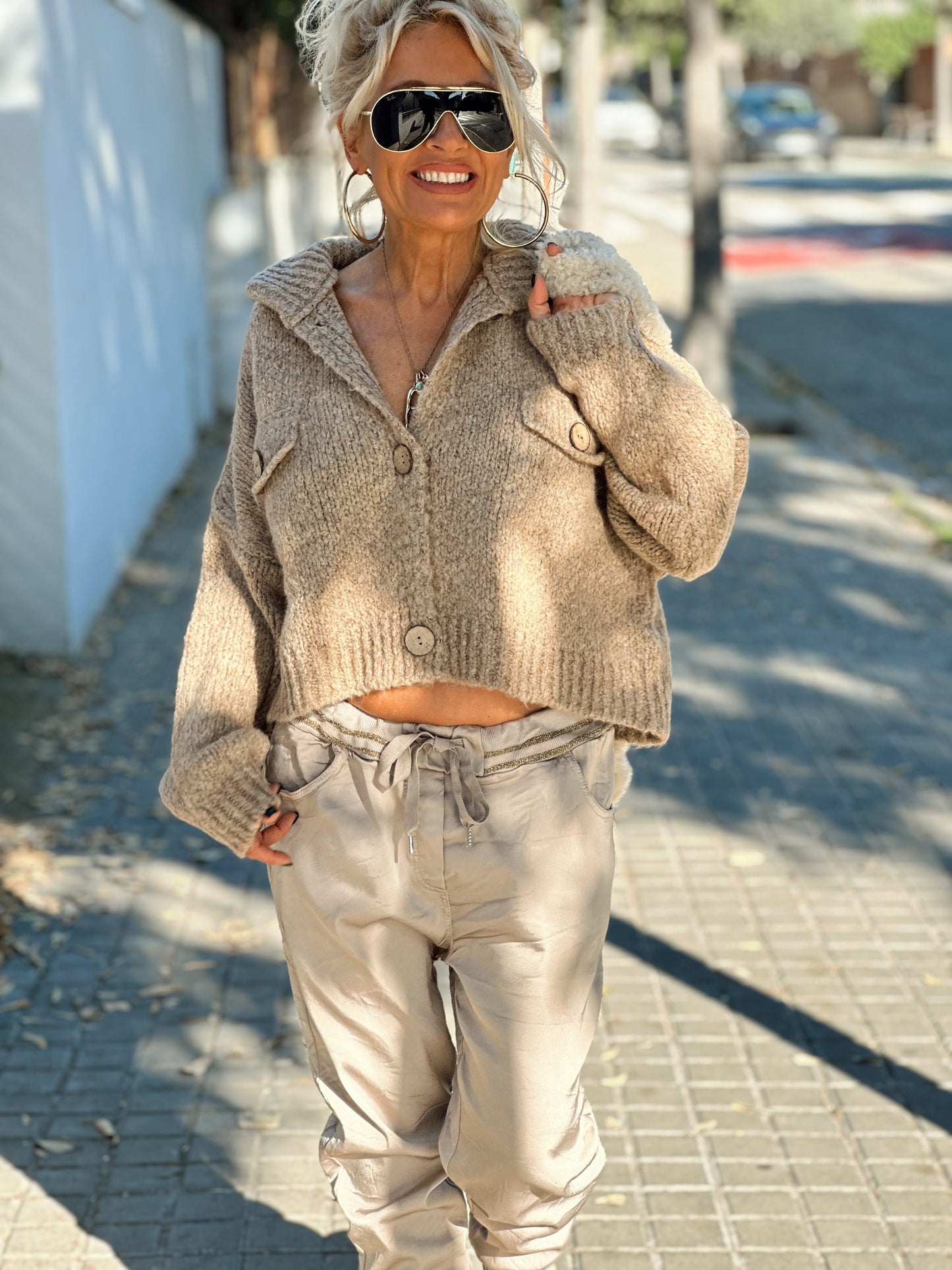 CHAQUETA DE PUNTO CROP-TOP BEIGE