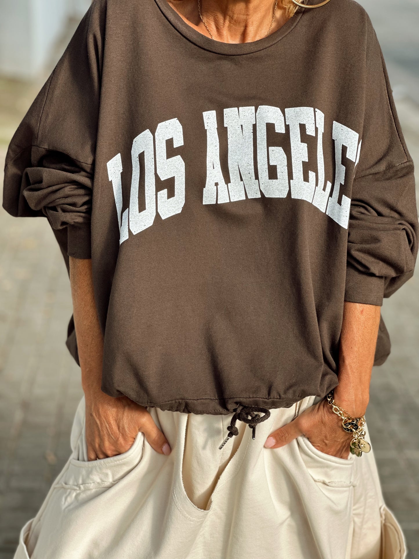 SUDADERA OVERSIZE CON CORDÓN LOS ANGELES MARRÓN