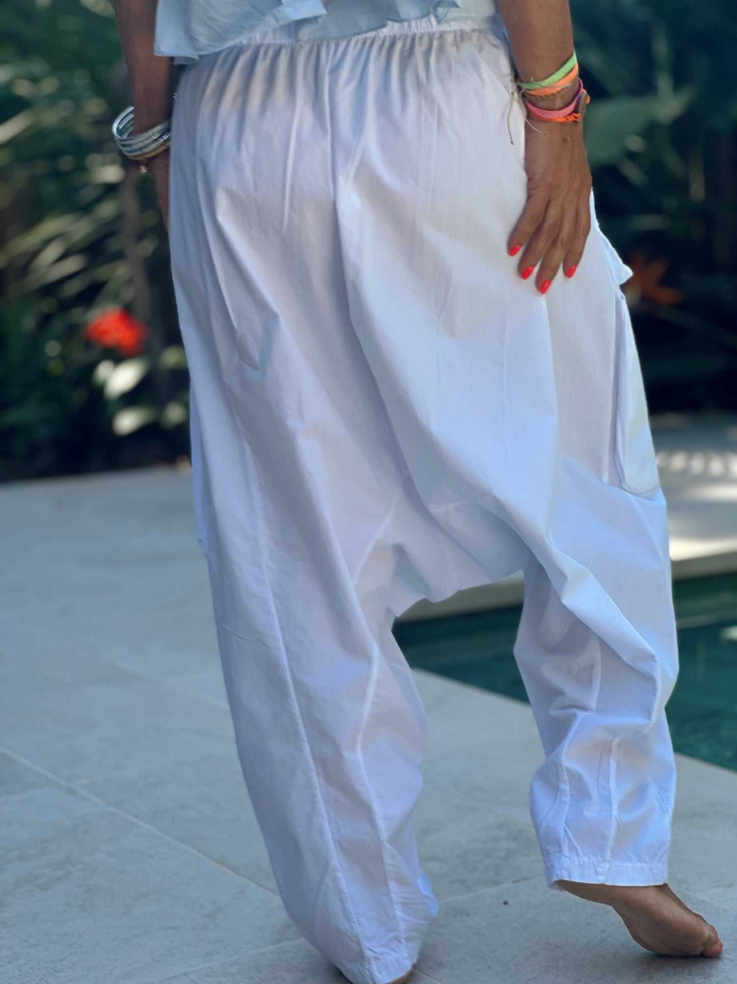 PANTALON BAGGY CON BOLSILLOS MANU BLANCO