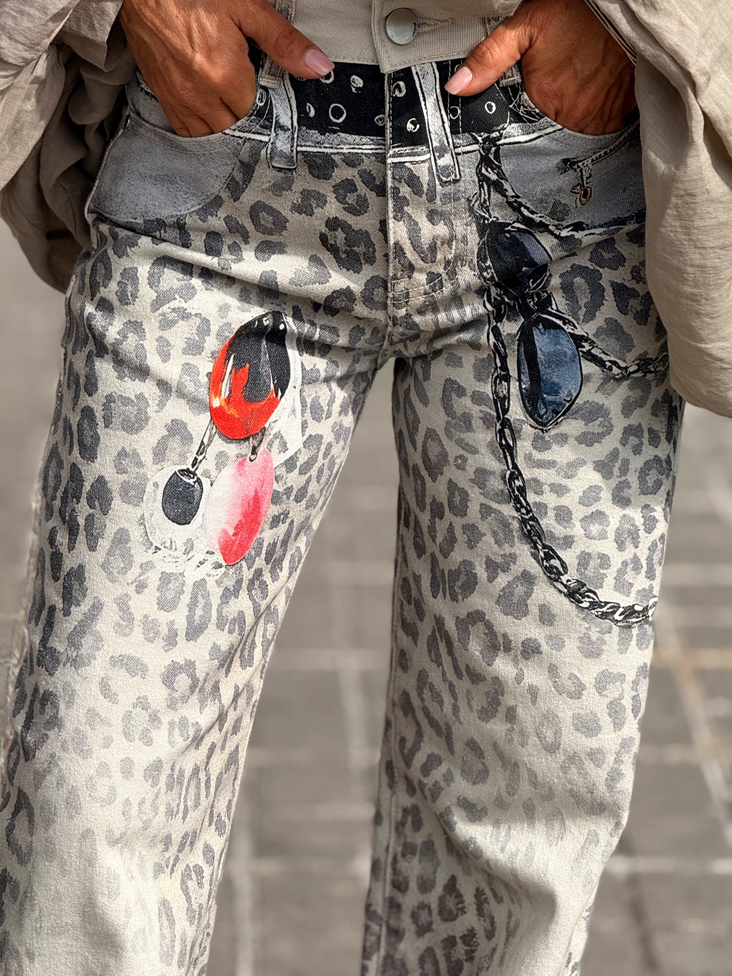 JEANS ESTAMPADO ANIMAL PRINT CRUDO
