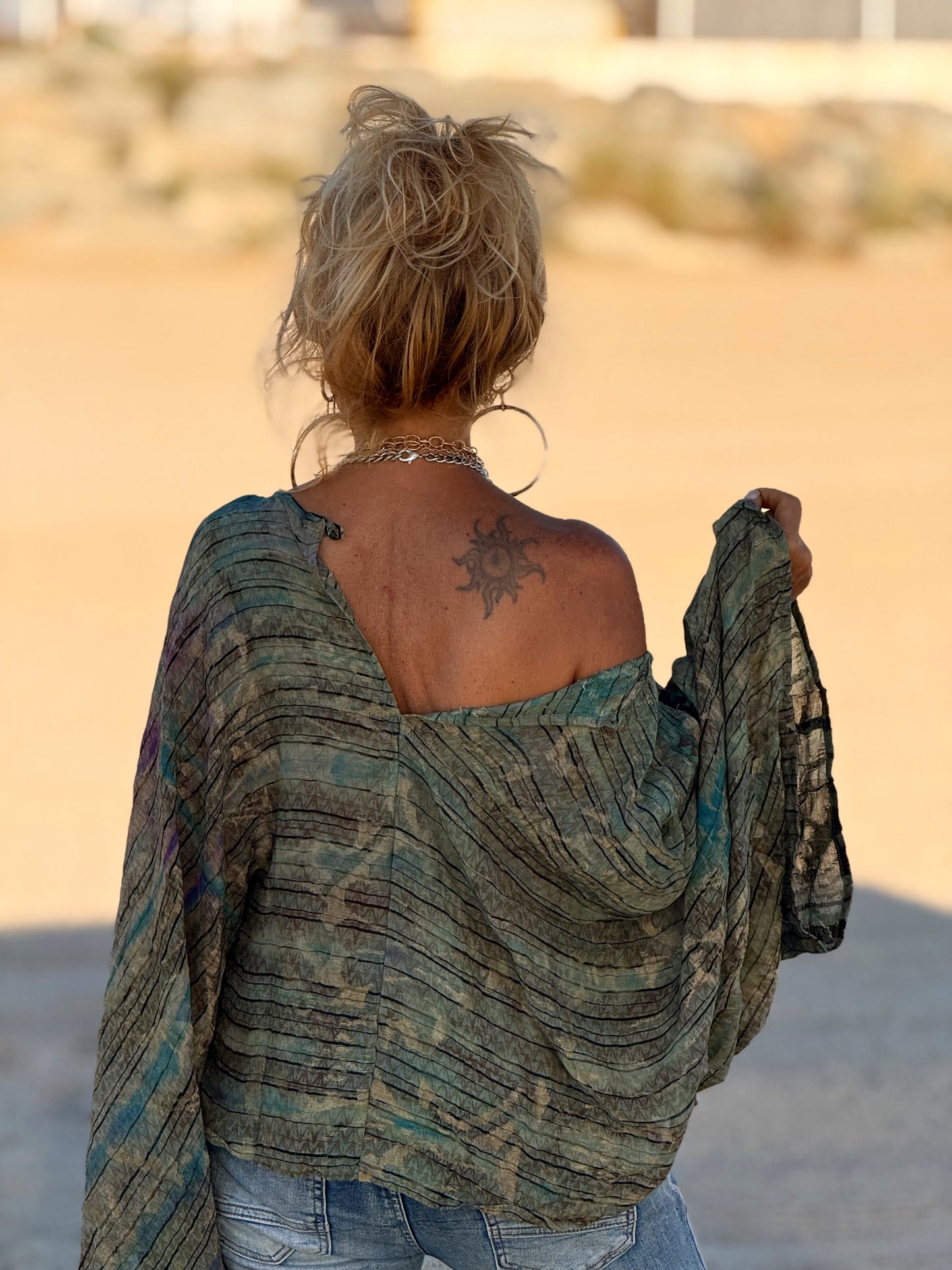 BLUSA-CAPA ESTAMPADO CREPE DE SEDA INDY MULTICOLOR