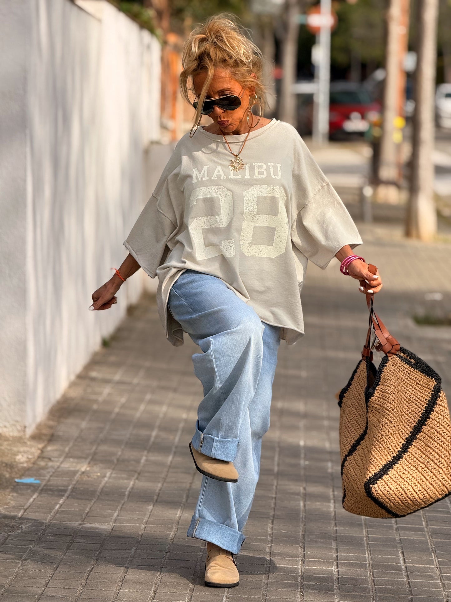 CAMISETA SUPER OVERSIZE DESGASTADA MALIBU MULTICOLOR