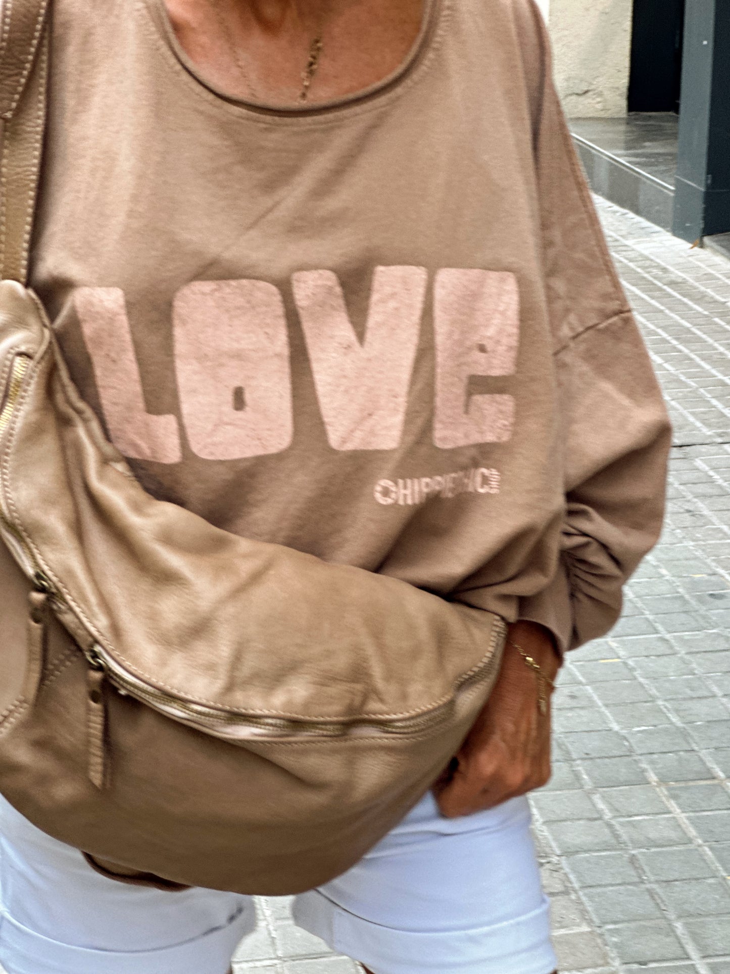 SUDADERA OVERSIZE LOVE CAMEL