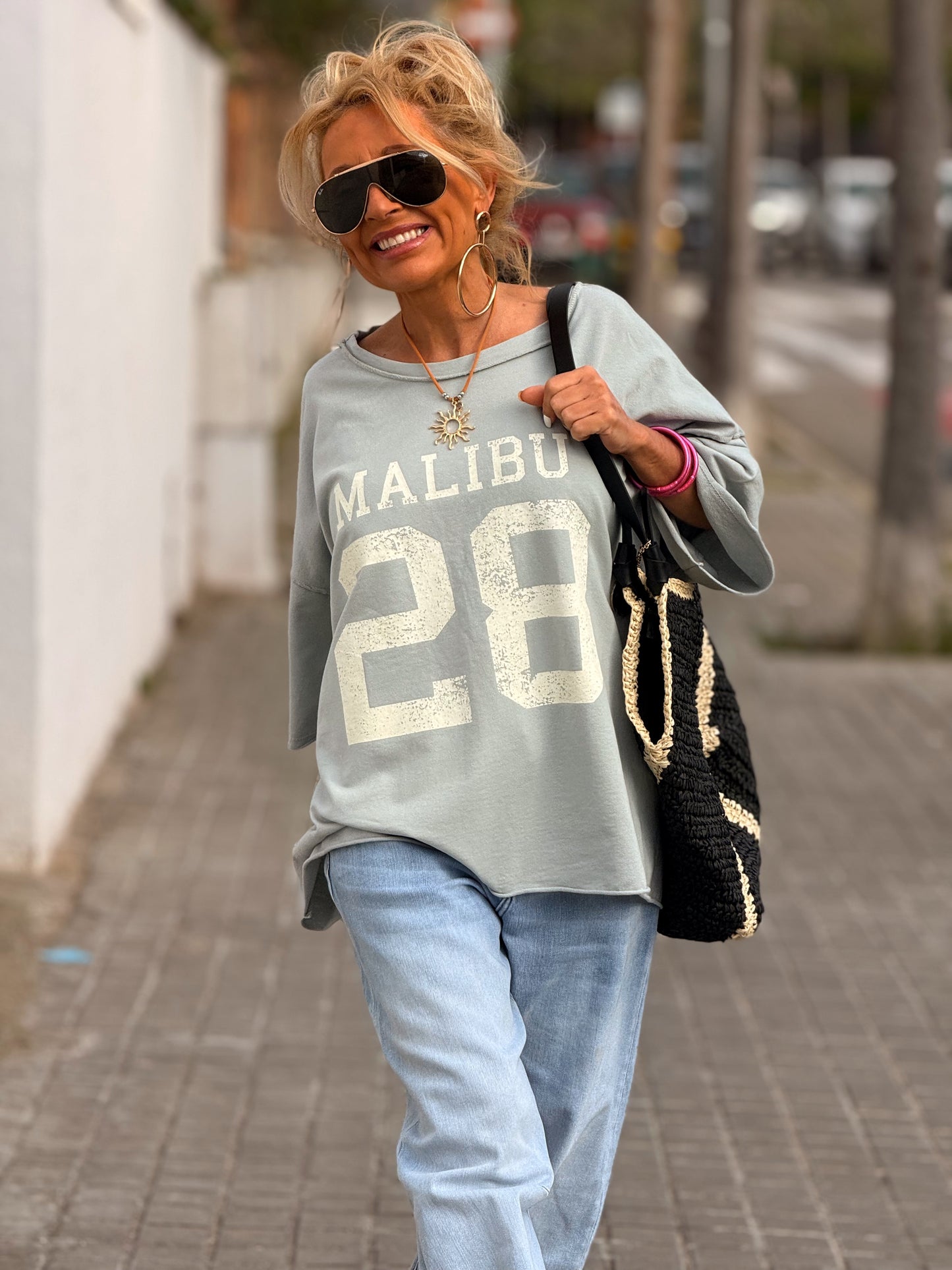 CAMISETA SUPER OVERSIZE DESGASTADA MALIBU MULTICOLOR