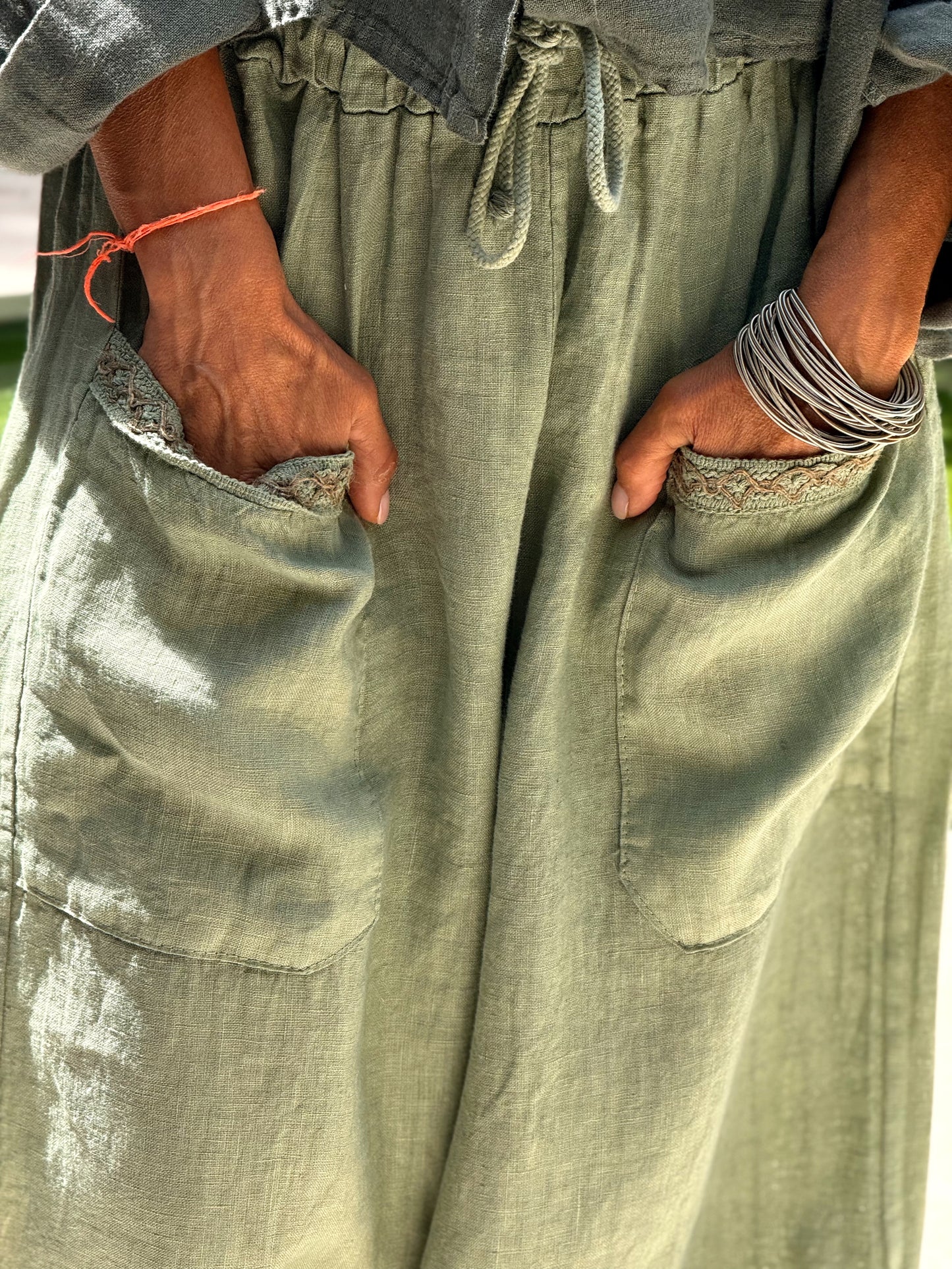PANTALON OVERSIZE CON ENCAJE MULTICOLOR