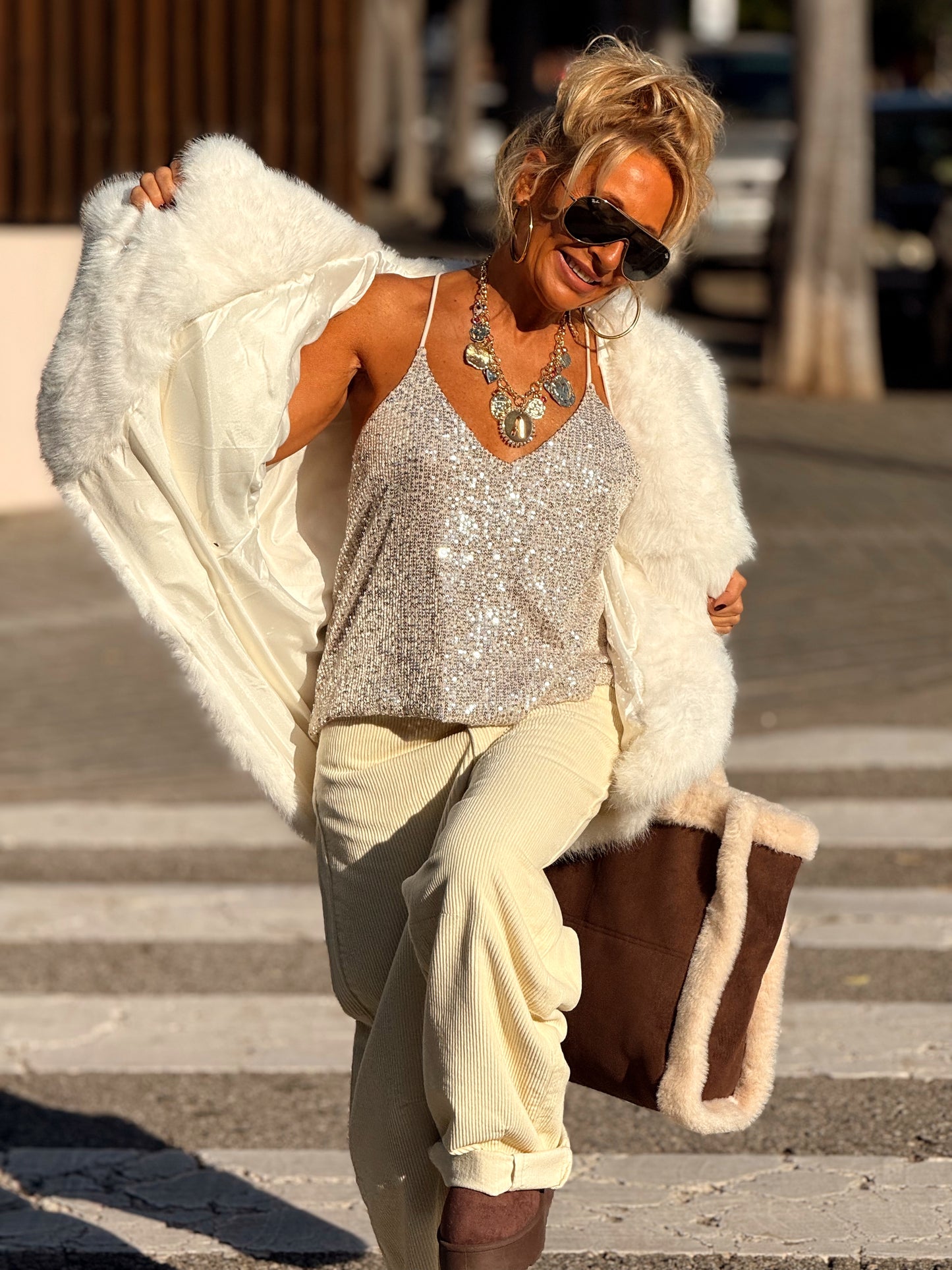 CHAQUETA CON CAPUCHA PELO SINTÉTICO MULTICOLOR