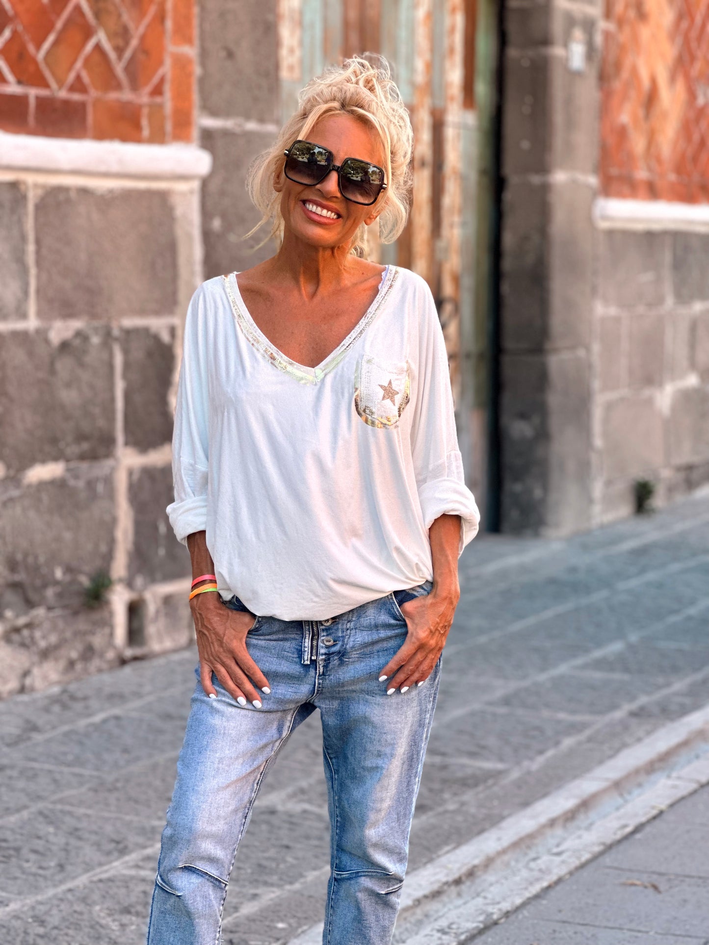 CAMISETA CON BOLSILLO ESTRELLA CRUDO