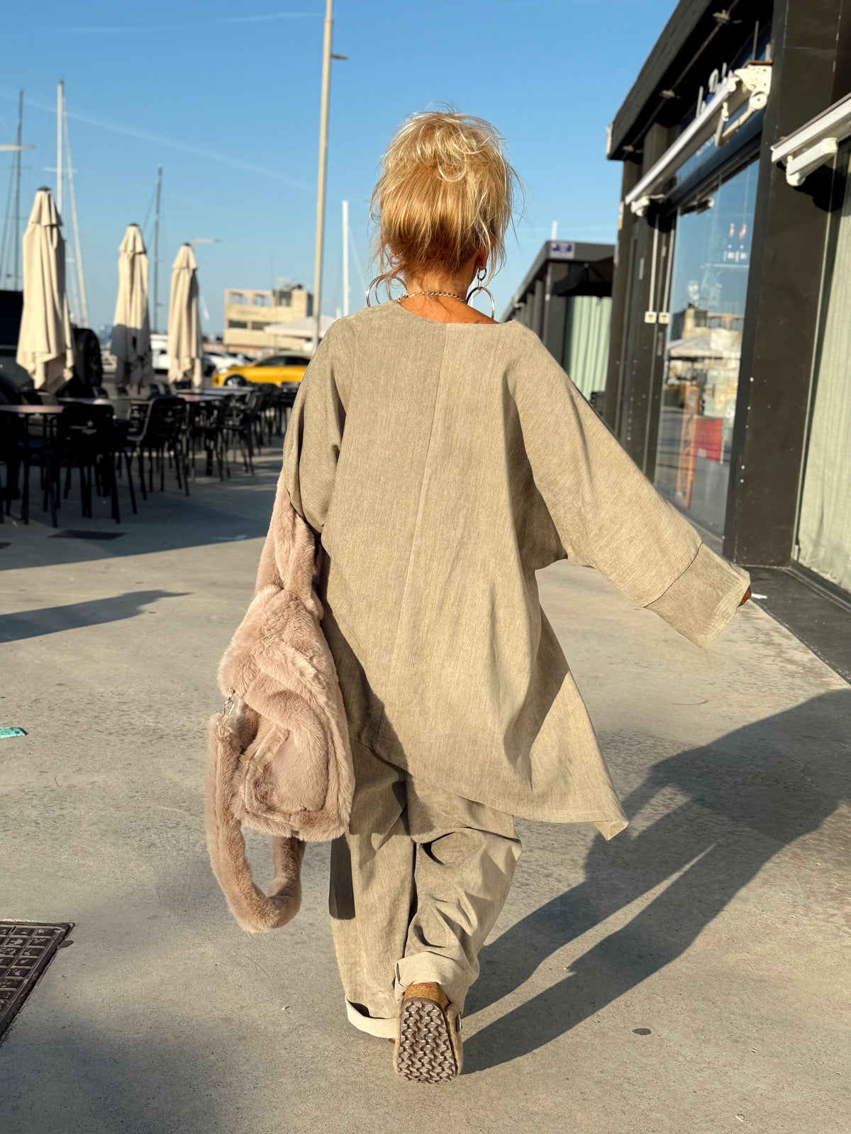 CONJUNTO CHAQUETA ASIMÉTRICA- PANTALON TERCIOPELO TOPO