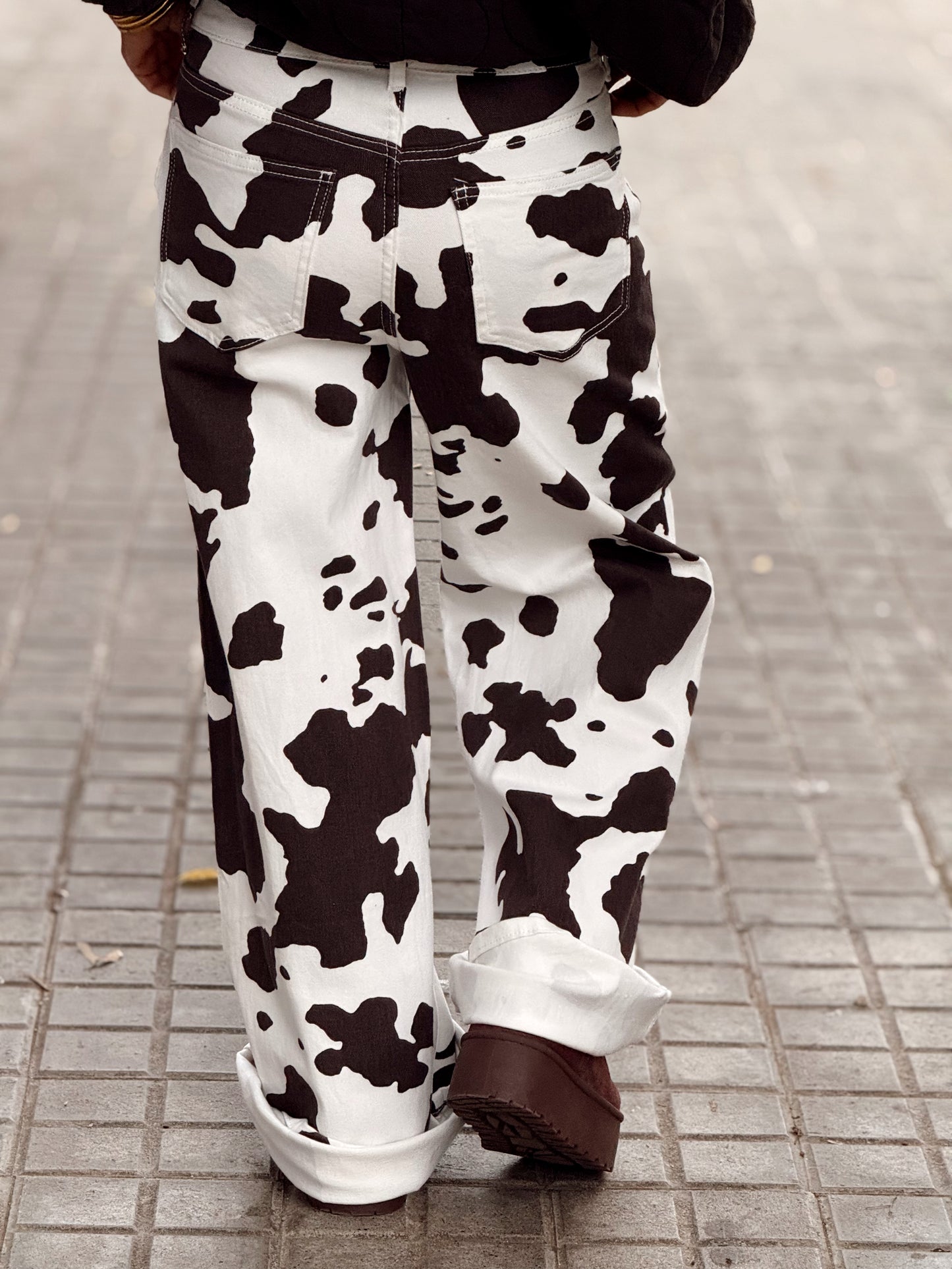 JEANS ESTAMPADO VACA MARRON