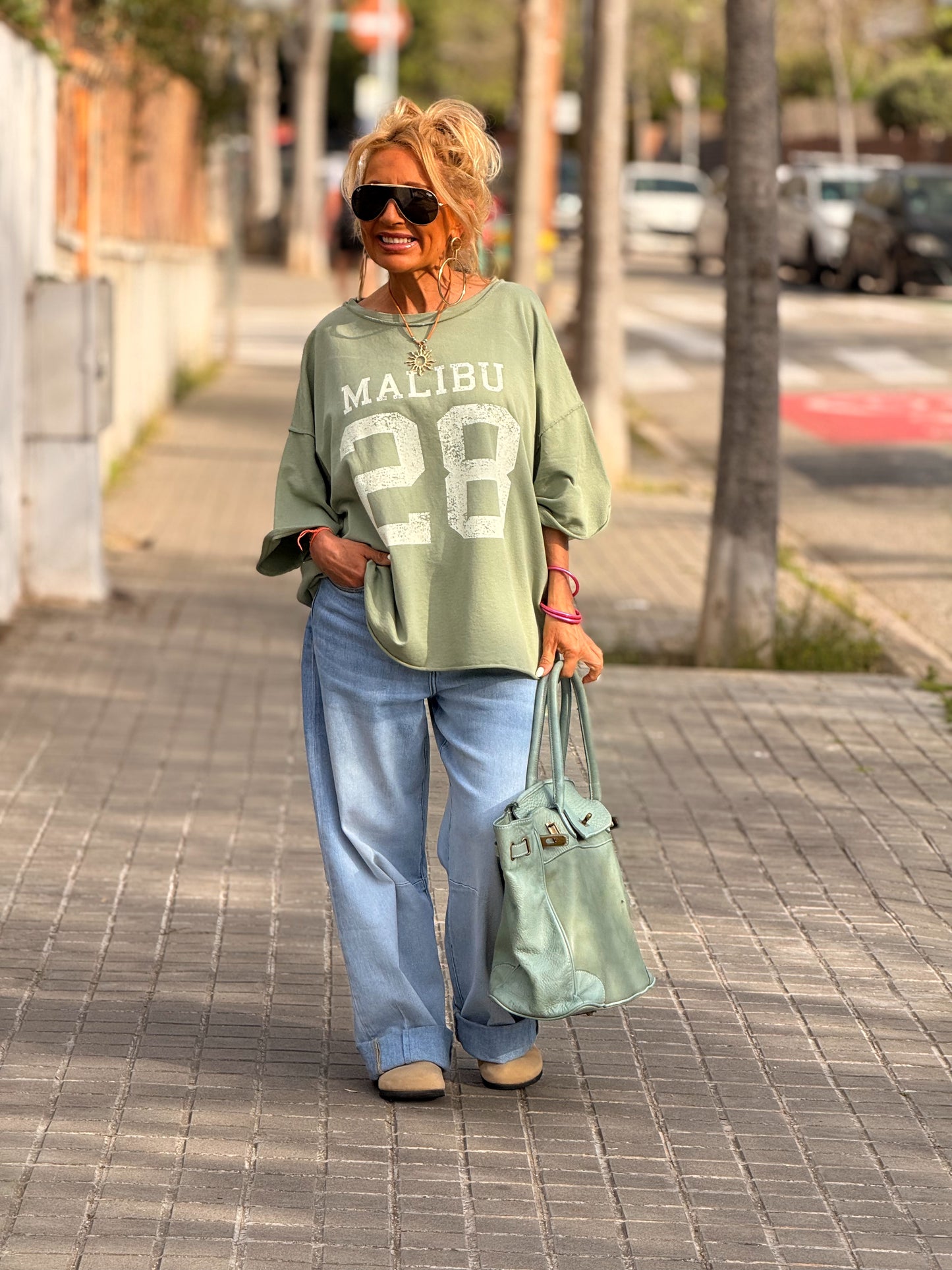 CAMISETA SUPER OVERSIZE DESGASTADA MALIBU MULTICOLOR