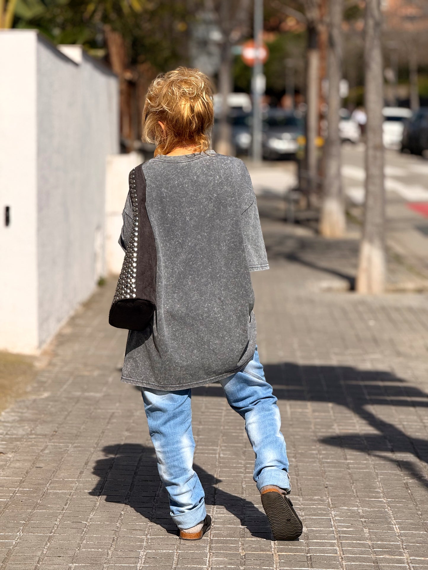 CAMISETA CON MUÑECA MULTICOLOR