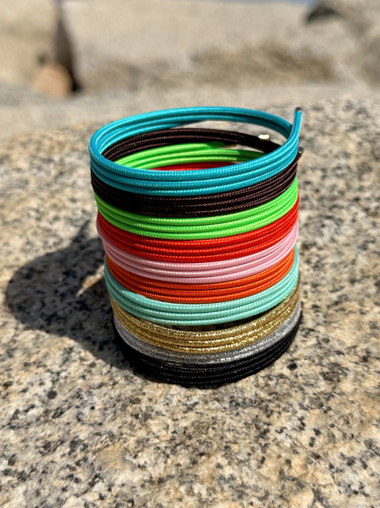 CORDON PULSERA- COLLAR MAGNÉTICO CON MEDALLA MULTICOLOR