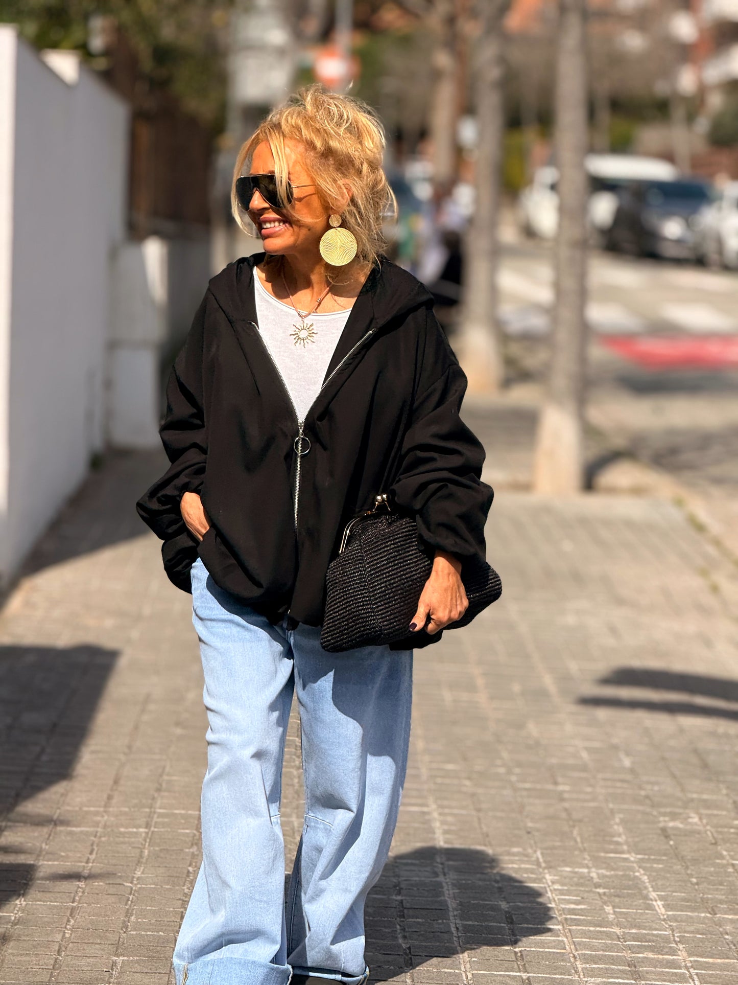 TRENCH OVERSIZE CON CAPUCHA MULTICOLOR