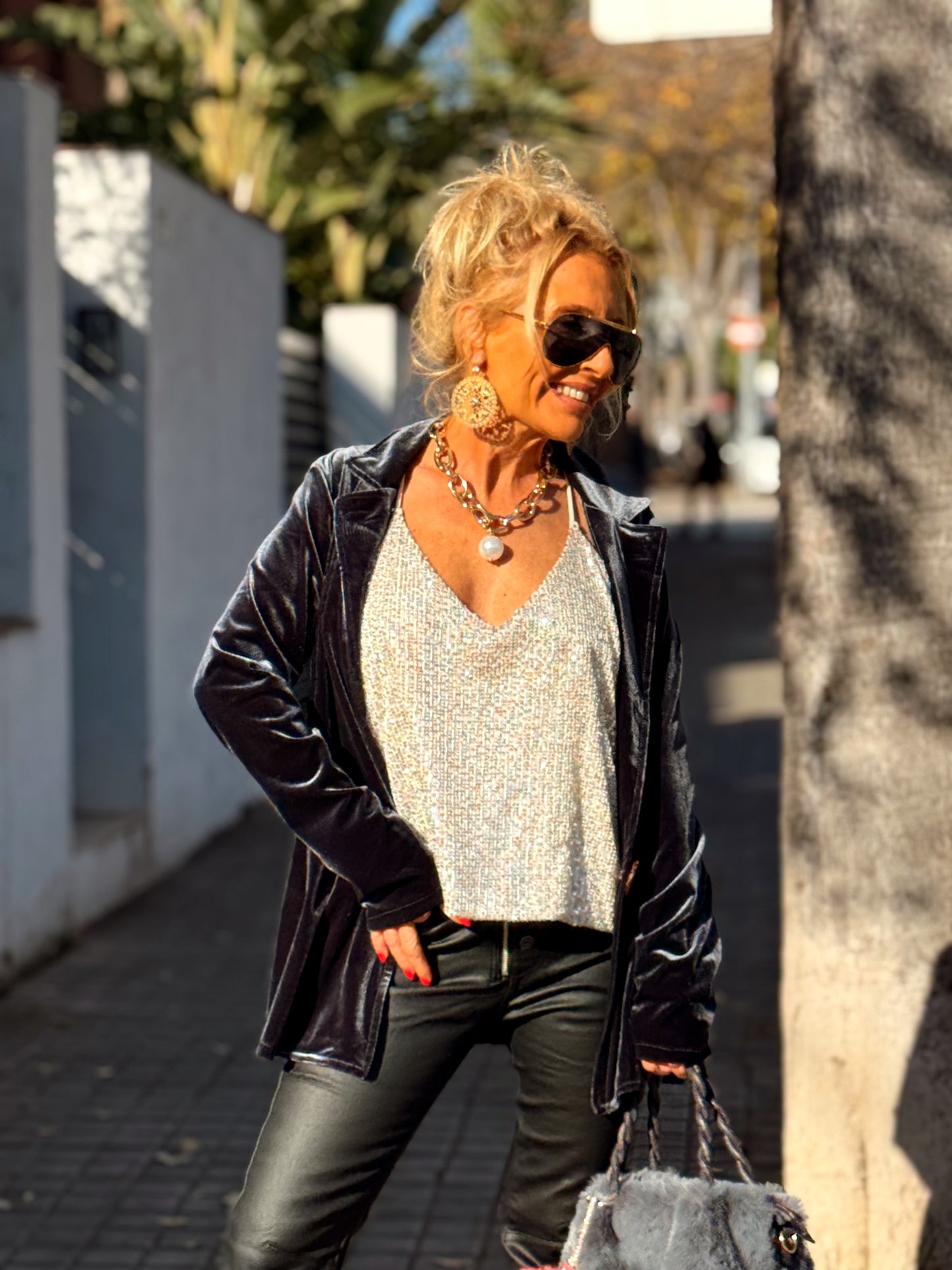 AMERICANA CON BOTONE TERCIOPELO GRIS