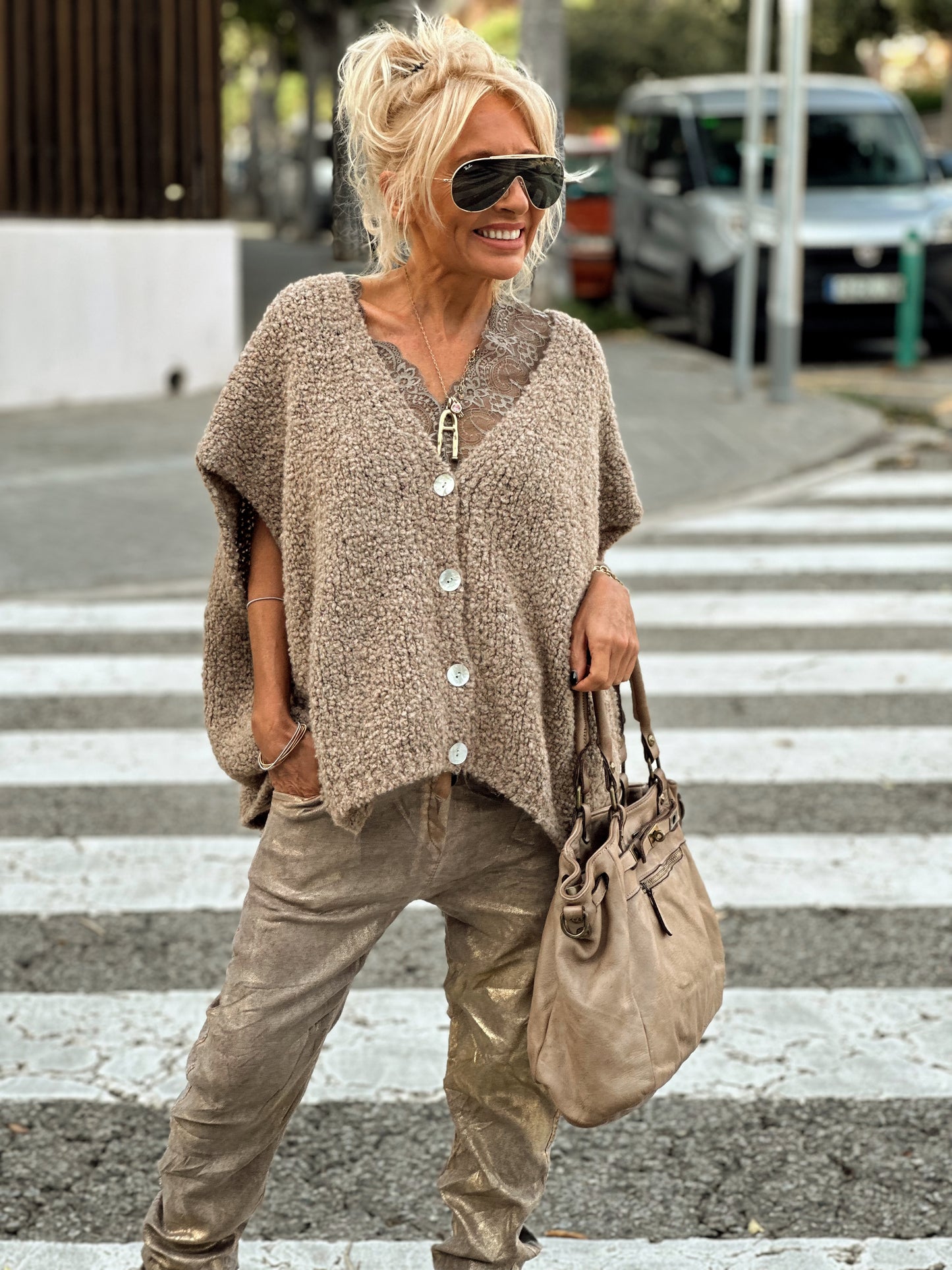 CHALECO DE PUNTO OVERSIZE CAMEL